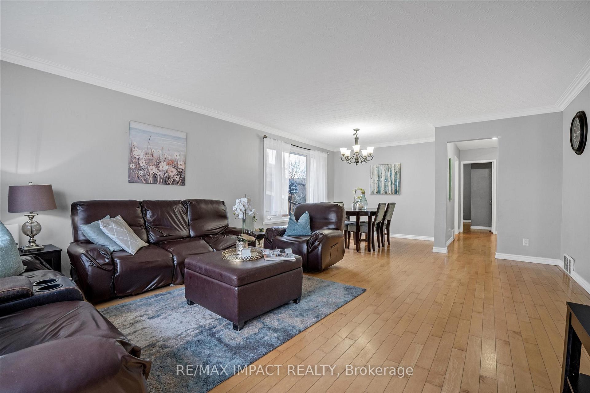 Photo 11 of 348 Ridgeway Avenue, Oshawa, McLaughlin — HOMEH