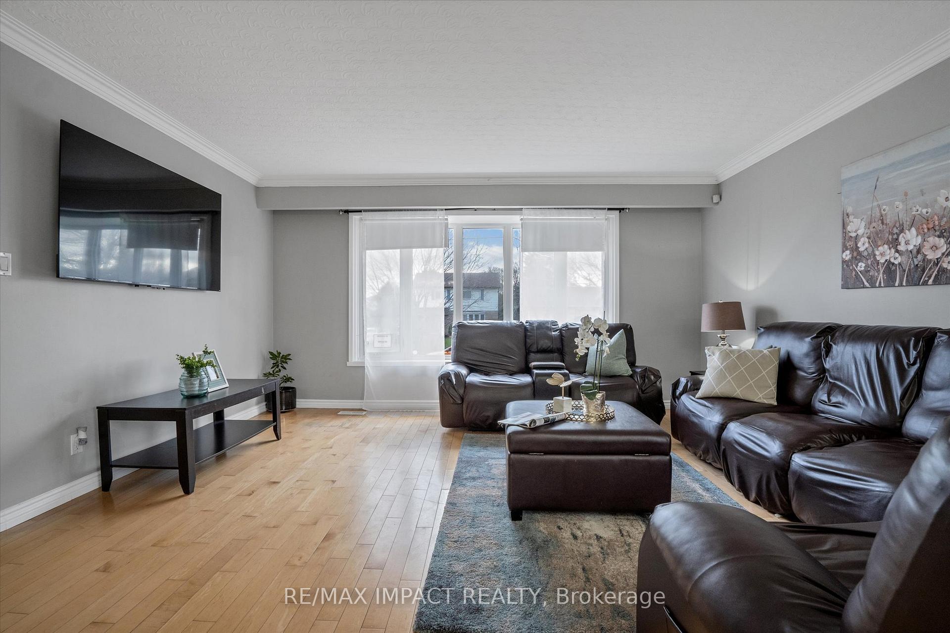 Photo 6 of 348 Ridgeway Avenue, Oshawa, McLaughlin — HOMEH