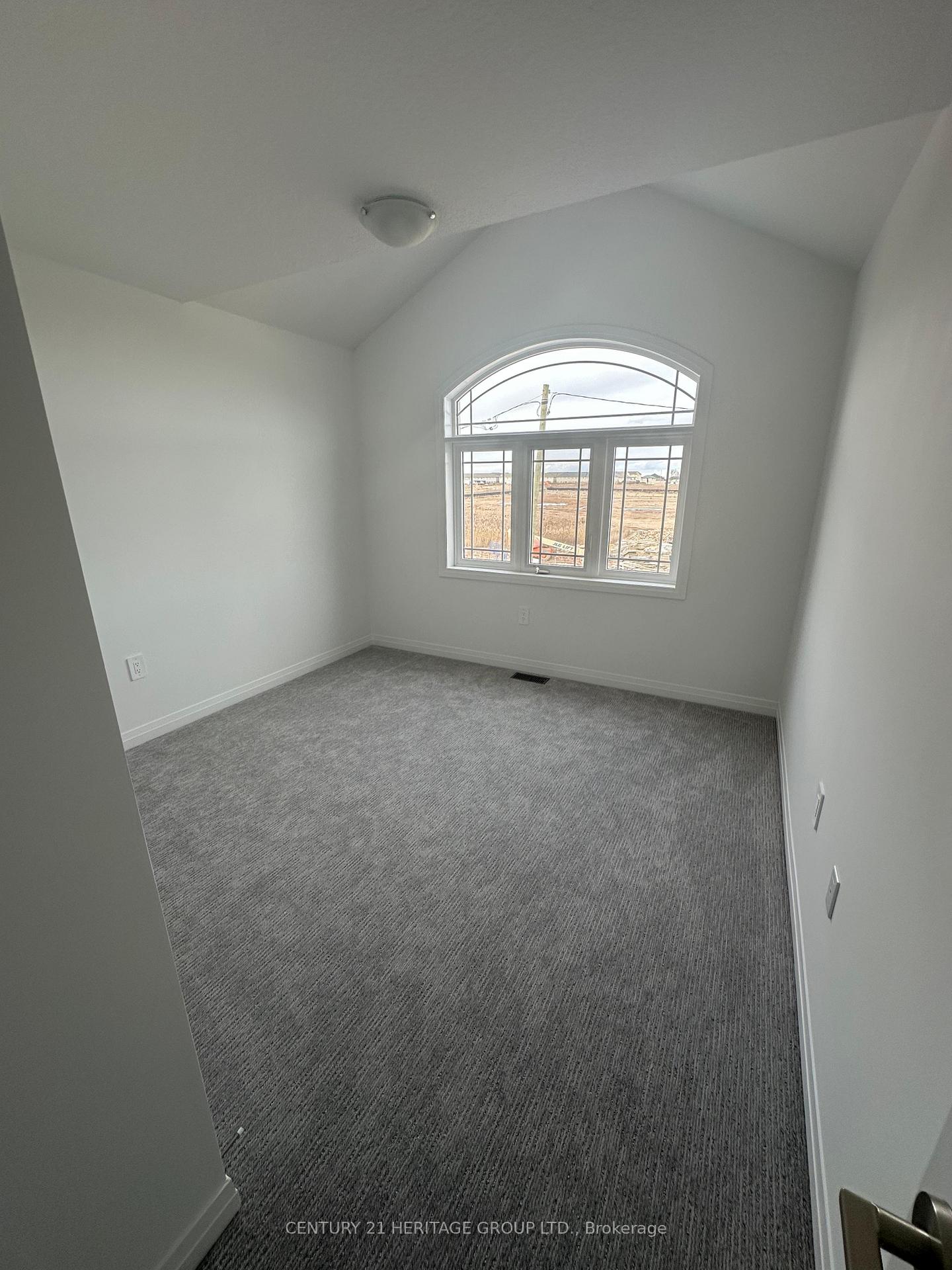 Photo 21 of 229 Cittadella Boulevard, Hamilton, Hannon — HOMEH
