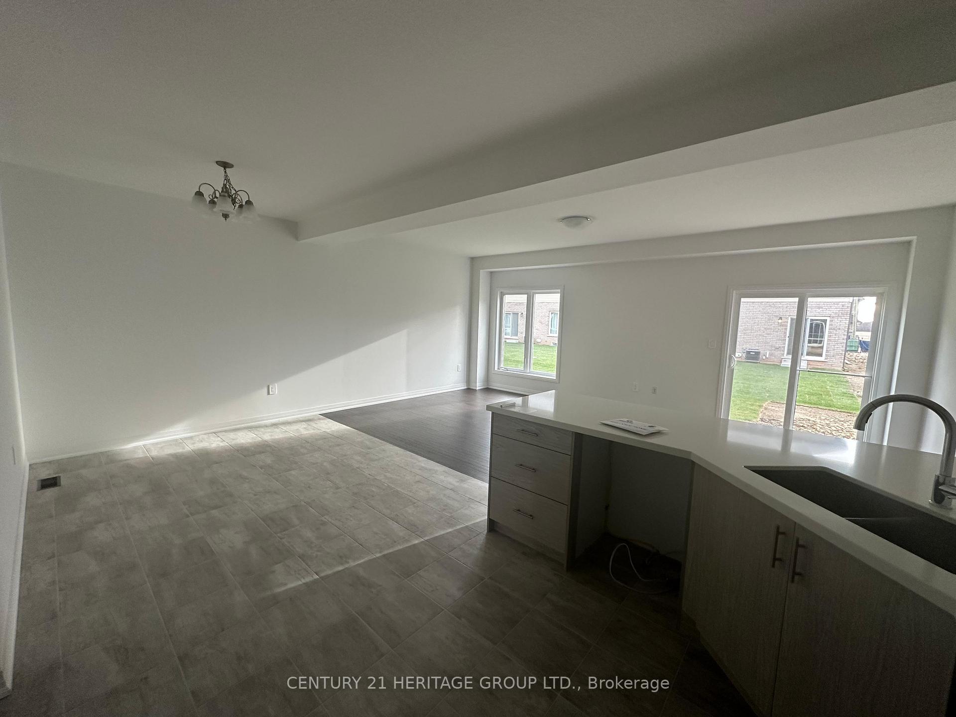 Photo 3 of 229 Cittadella Boulevard, Hamilton, Hannon — HOMEH
