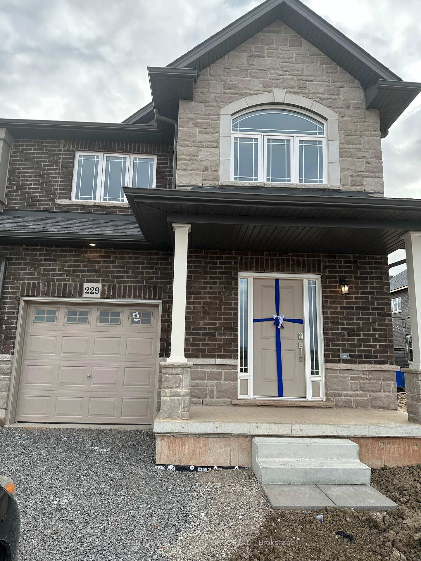 Photo 11 of 229 Cittadella Boulevard, Hamilton, Hannon — HOMEH