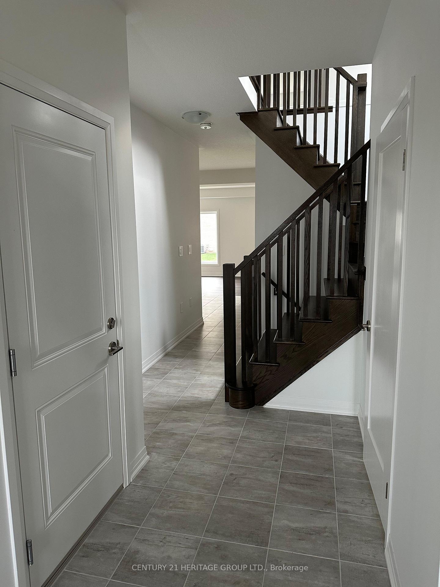 Photo 10 of 229 Cittadella Boulevard, Hamilton, Hannon — HOMEH
