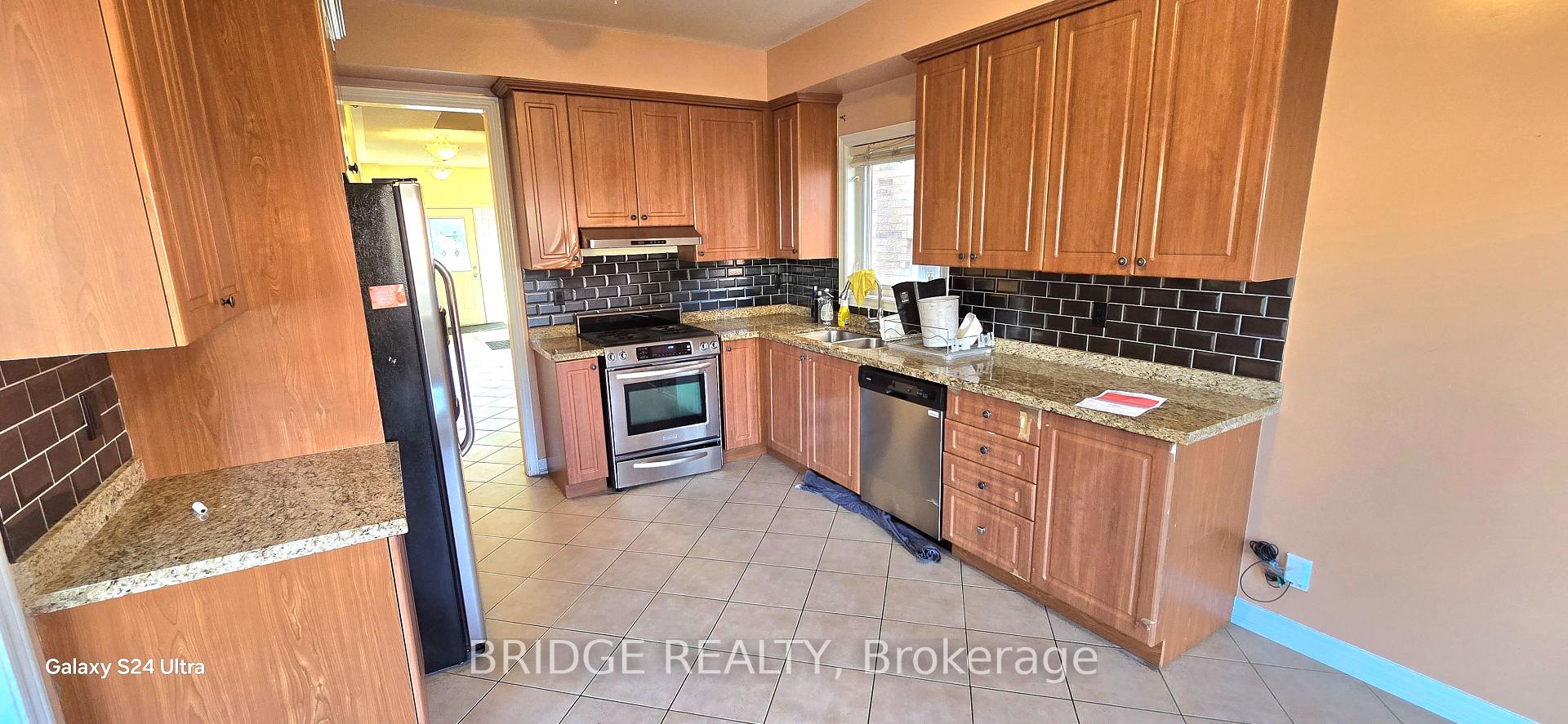 Photo 6 of 31 Footbridge Crescent S, Brampton, Sandringham-Wellington — HOMEH