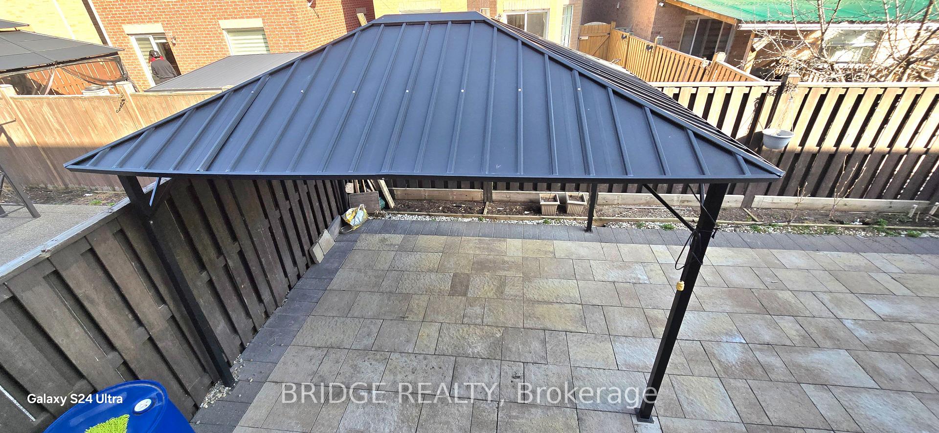 Photo 10 of 31 Footbridge Crescent S, Brampton, Sandringham-Wellington — HOMEH