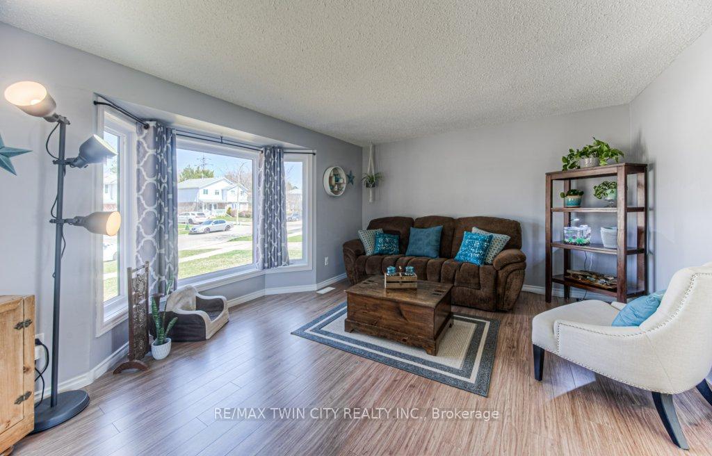 Photo 5 of 319 Benesfort Crescent, Kitchener — HOMEH