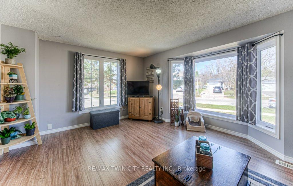 Photo 7 of 319 Benesfort Crescent, Kitchener — HOMEH