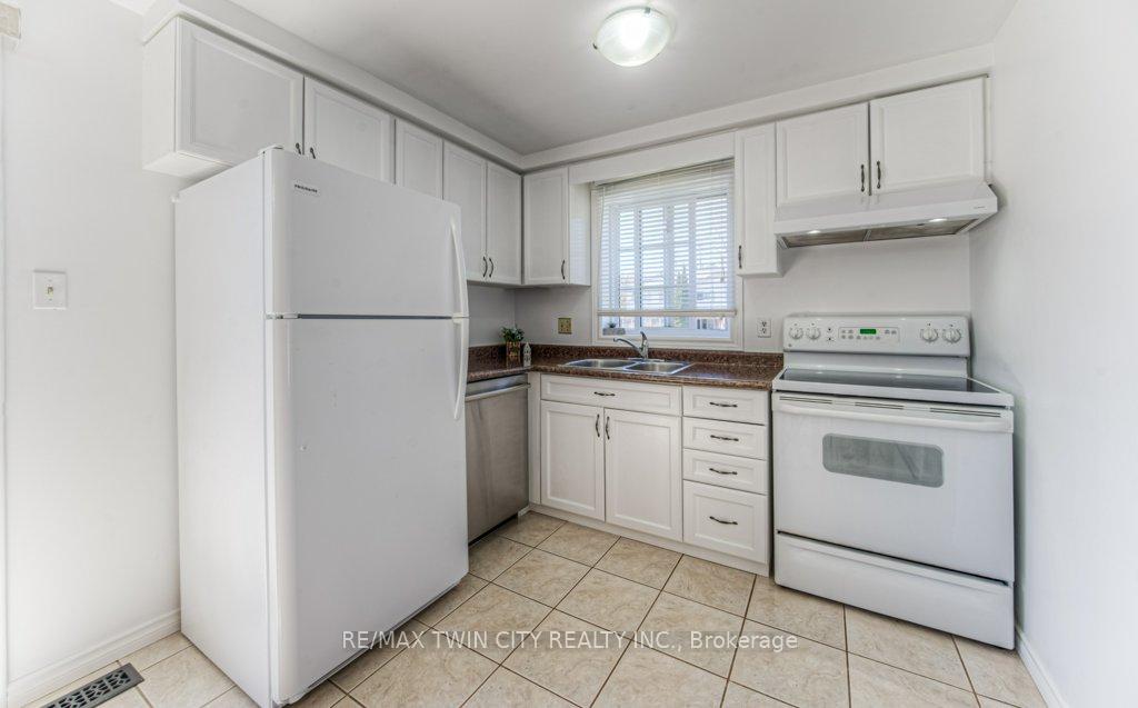 Photo 9 of 319 Benesfort Crescent, Kitchener — HOMEH