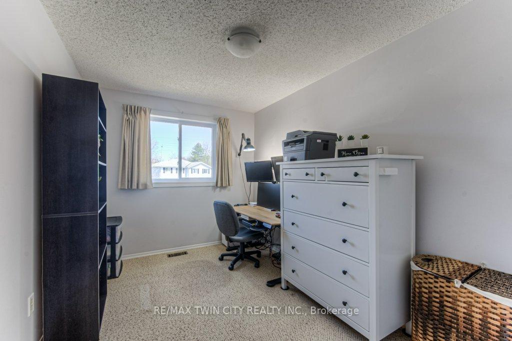 Photo 12 of 319 Benesfort Crescent, Kitchener — HOMEH