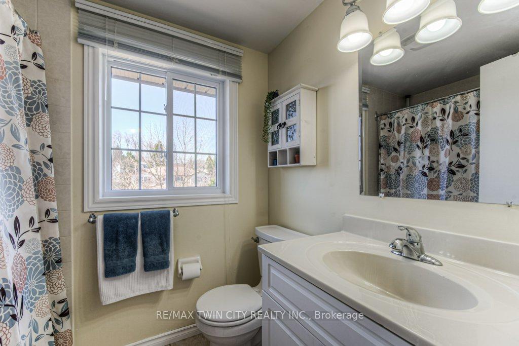 Photo 18 of 319 Benesfort Crescent, Kitchener — HOMEH