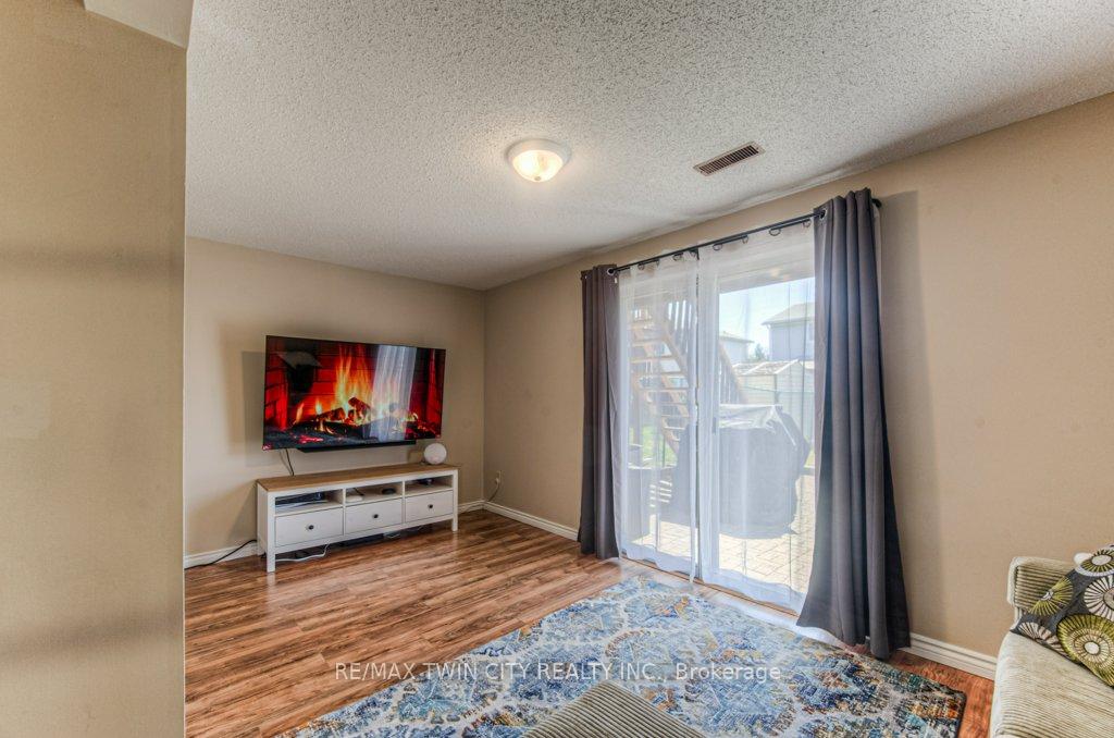 Photo 15 of 319 Benesfort Crescent, Kitchener — HOMEH