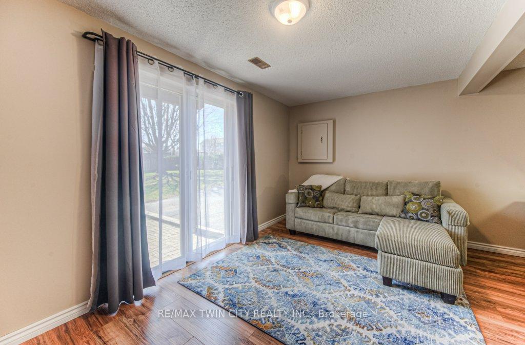 Photo 13 of 319 Benesfort Crescent, Kitchener — HOMEH