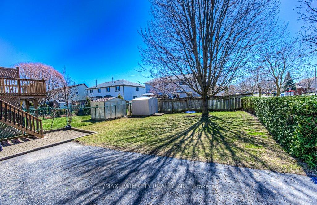Photo 21 of 319 Benesfort Crescent, Kitchener — HOMEH