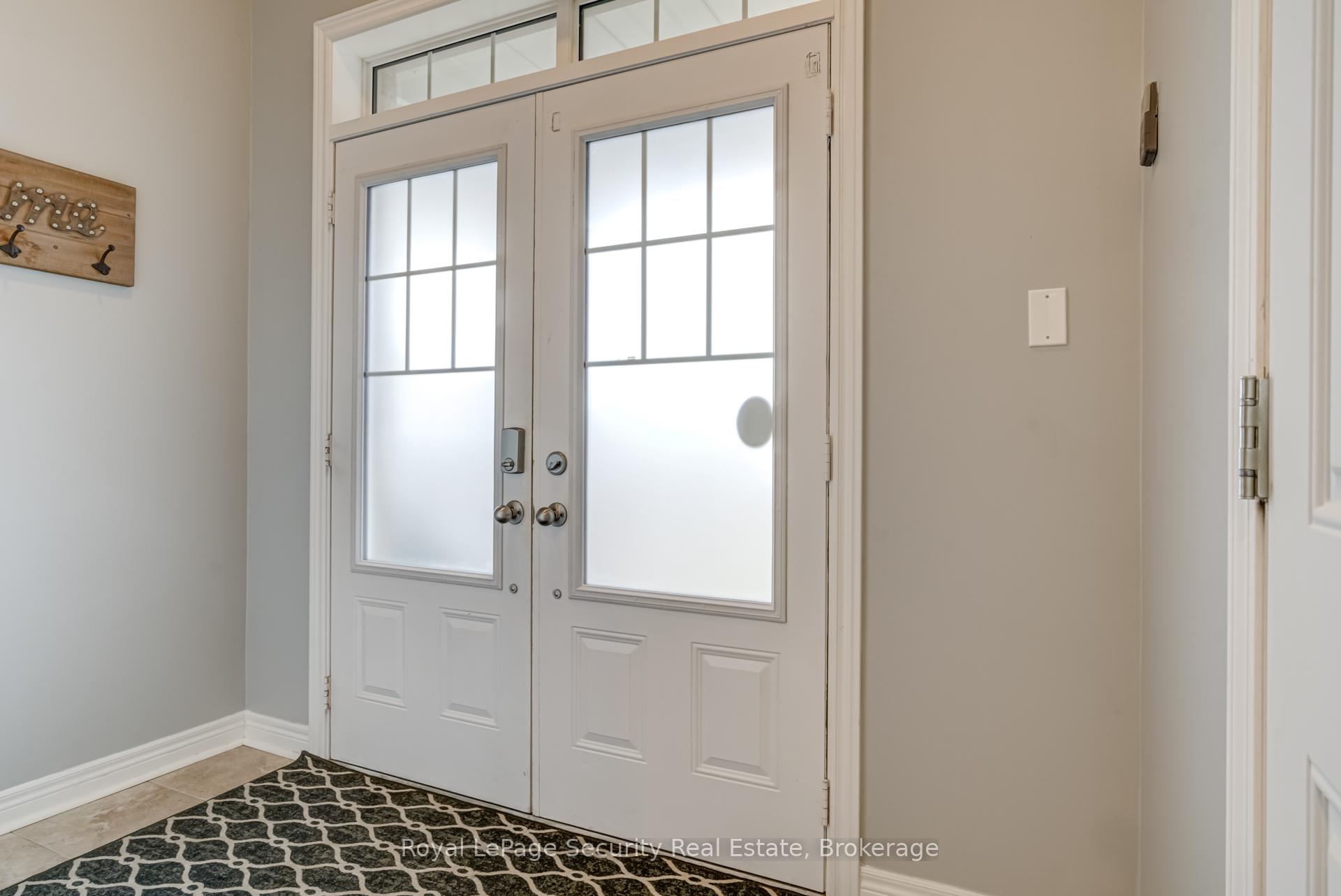 Photo 2 of 37 Snelgrove Crescent, Barrie, West Bayfield — HOMEH
