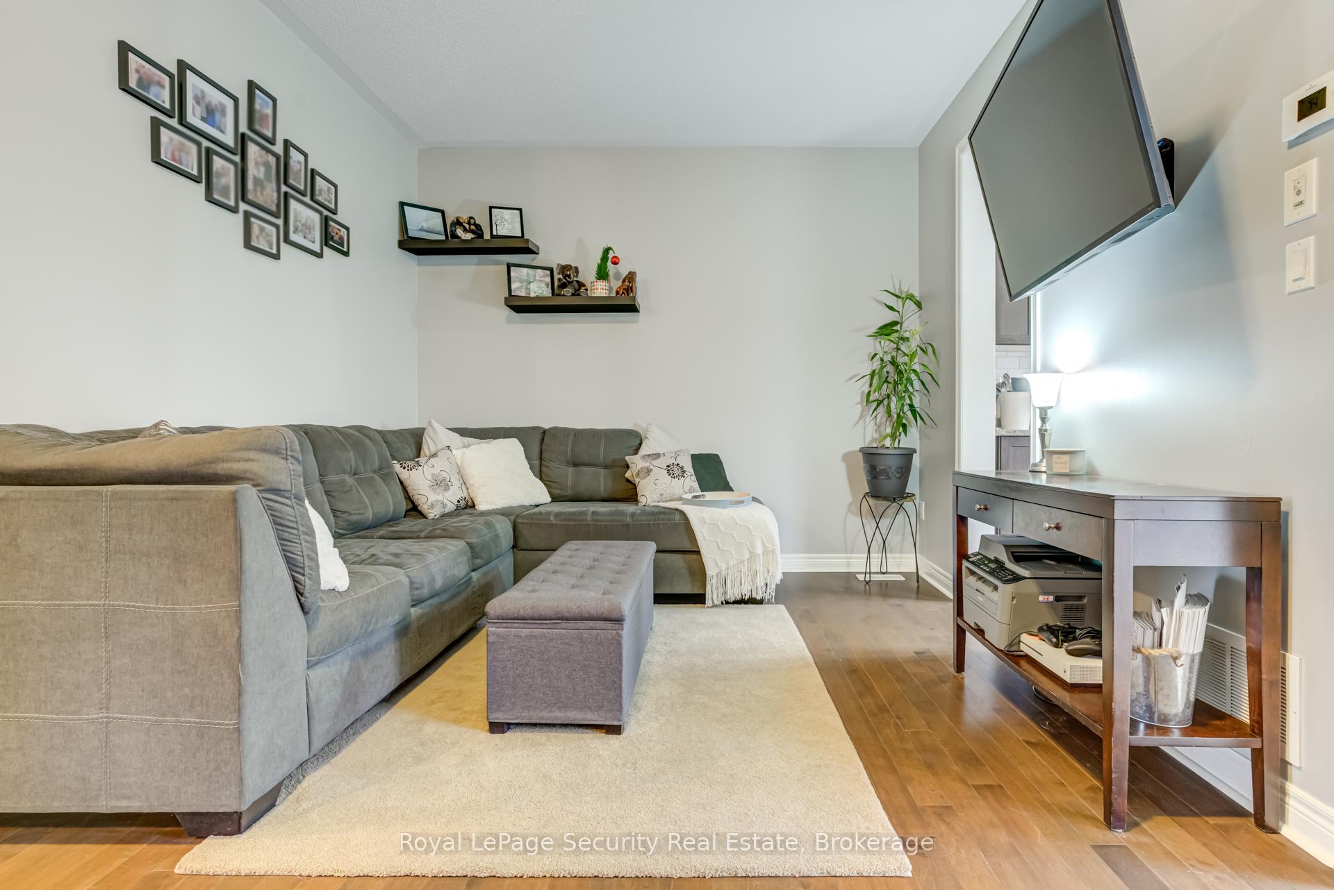 Photo 7 of 37 Snelgrove Crescent, Barrie, West Bayfield — HOMEH