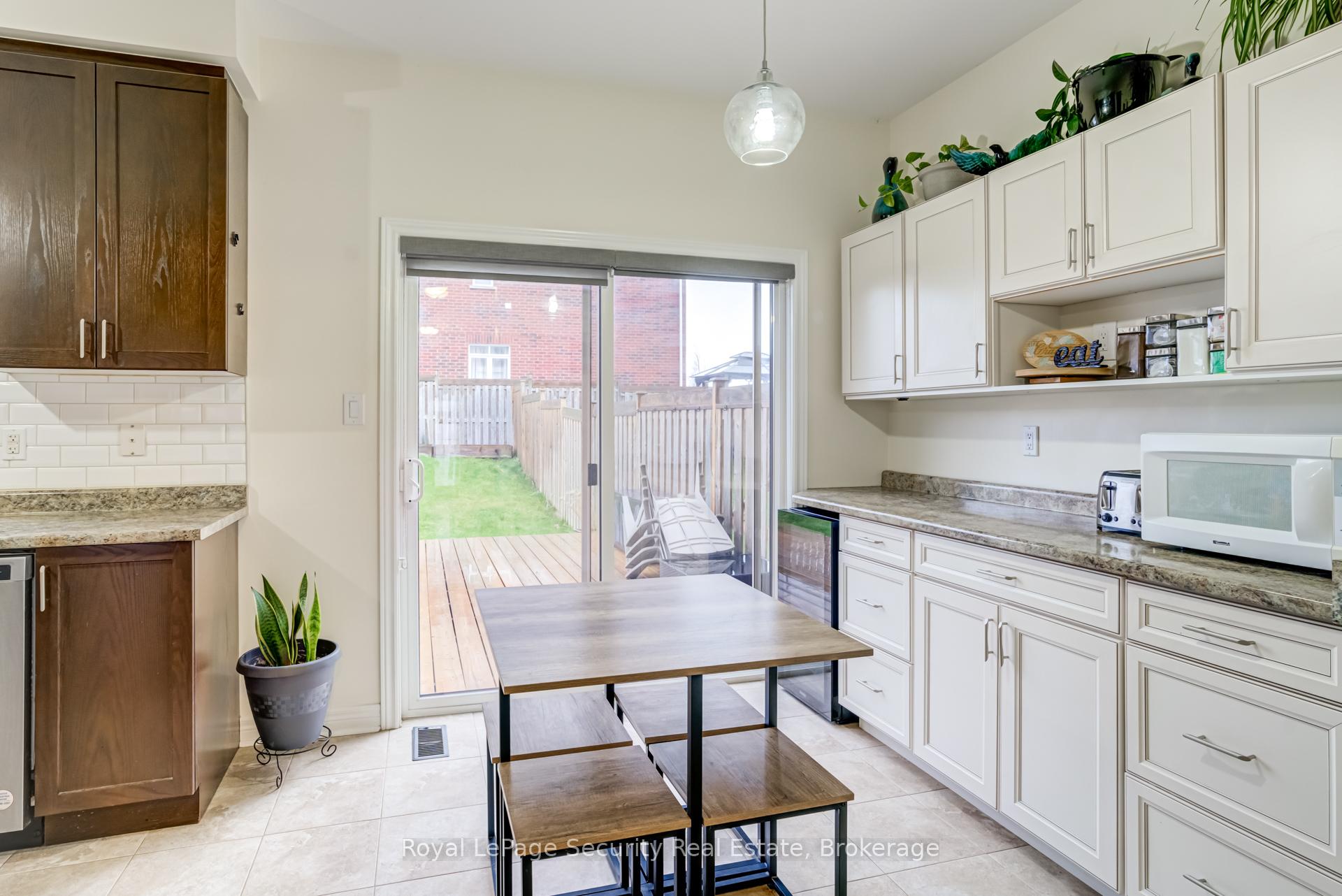 Photo 6 of 37 Snelgrove Crescent, Barrie, West Bayfield — HOMEH