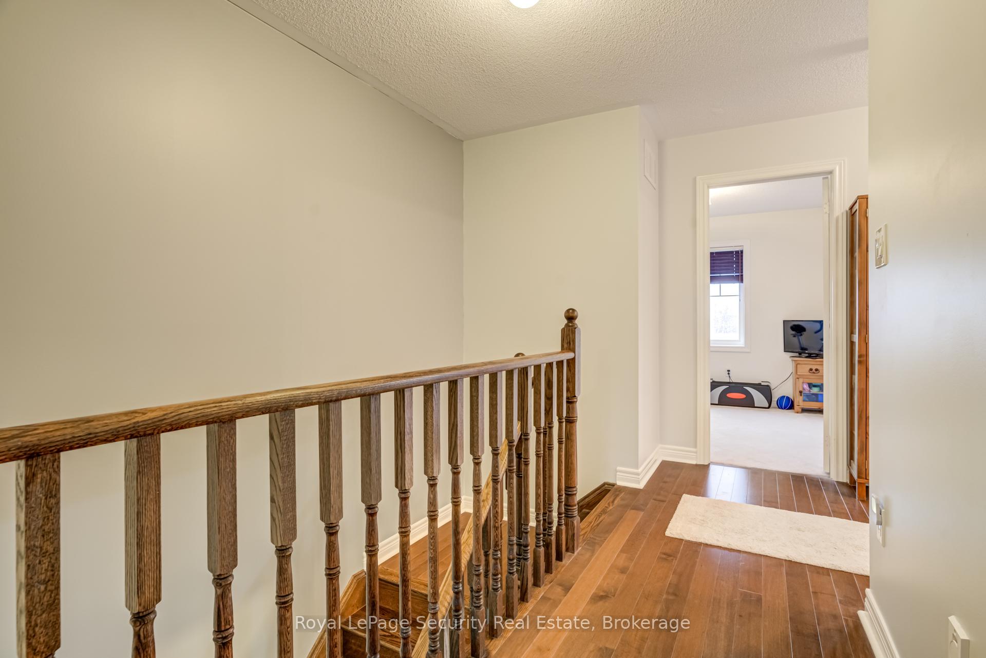 Photo 8 of 37 Snelgrove Crescent, Barrie, West Bayfield — HOMEH