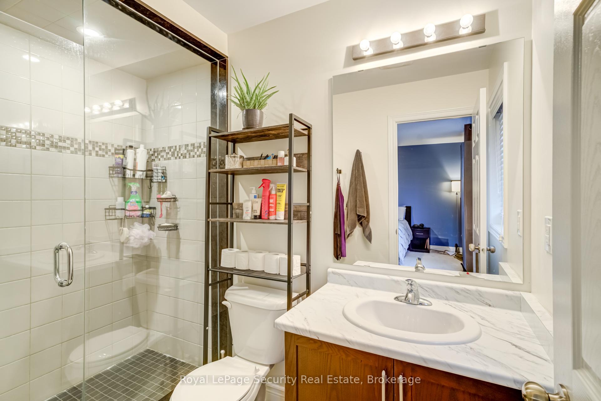Photo 13 of 37 Snelgrove Crescent, Barrie, West Bayfield — HOMEH