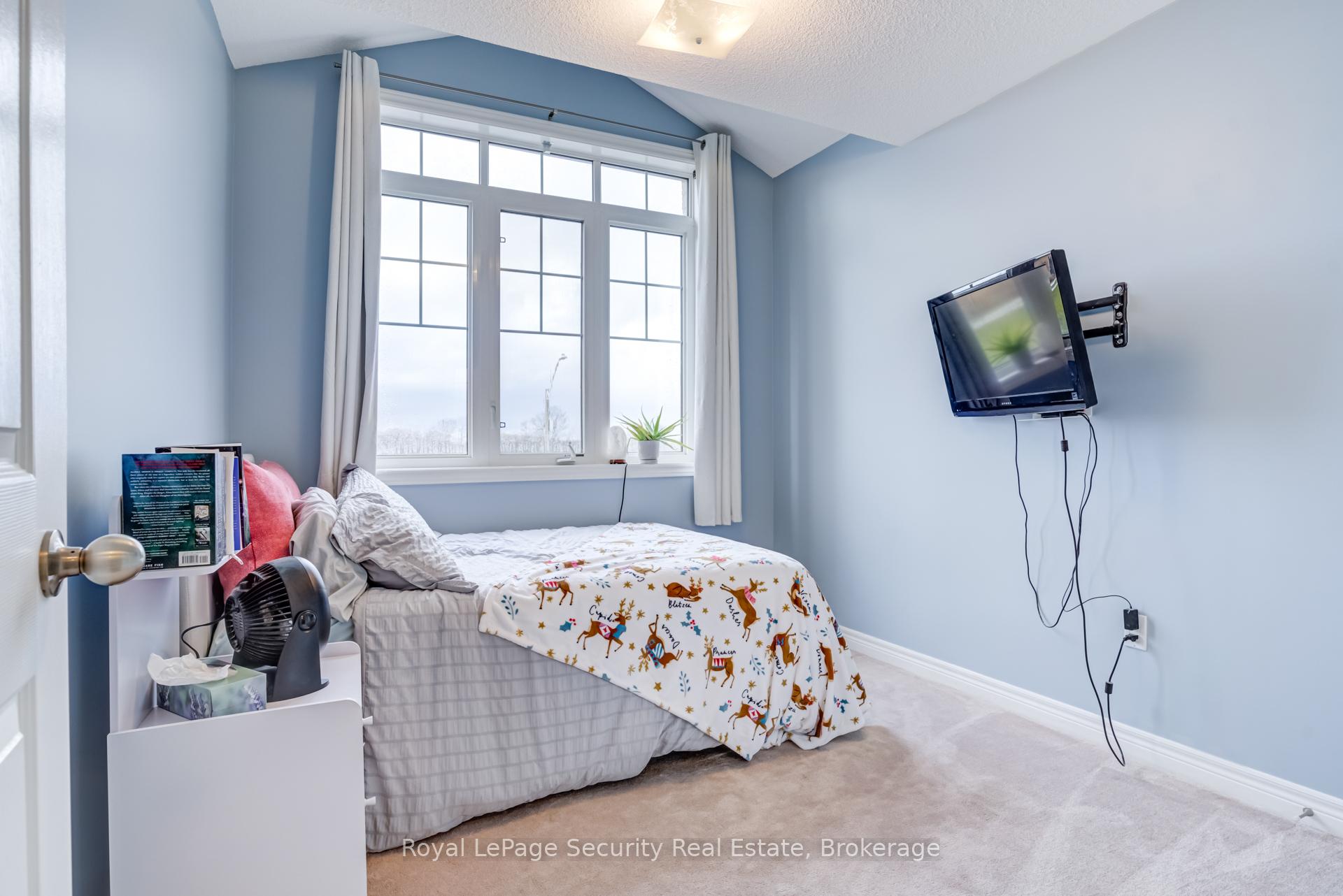 Photo 9 of 37 Snelgrove Crescent, Barrie, West Bayfield — HOMEH