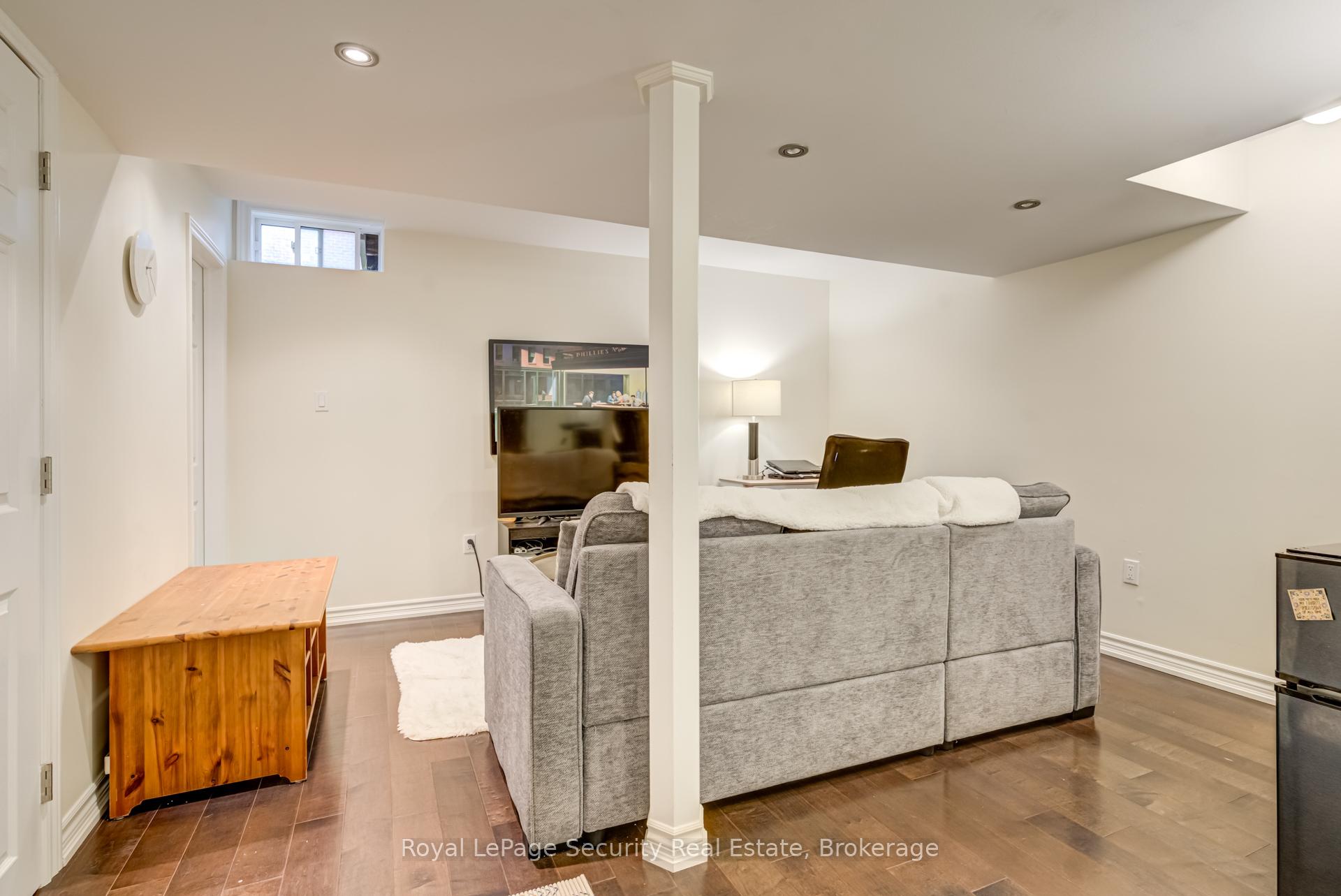 Photo 11 of 37 Snelgrove Crescent, Barrie, West Bayfield — HOMEH
