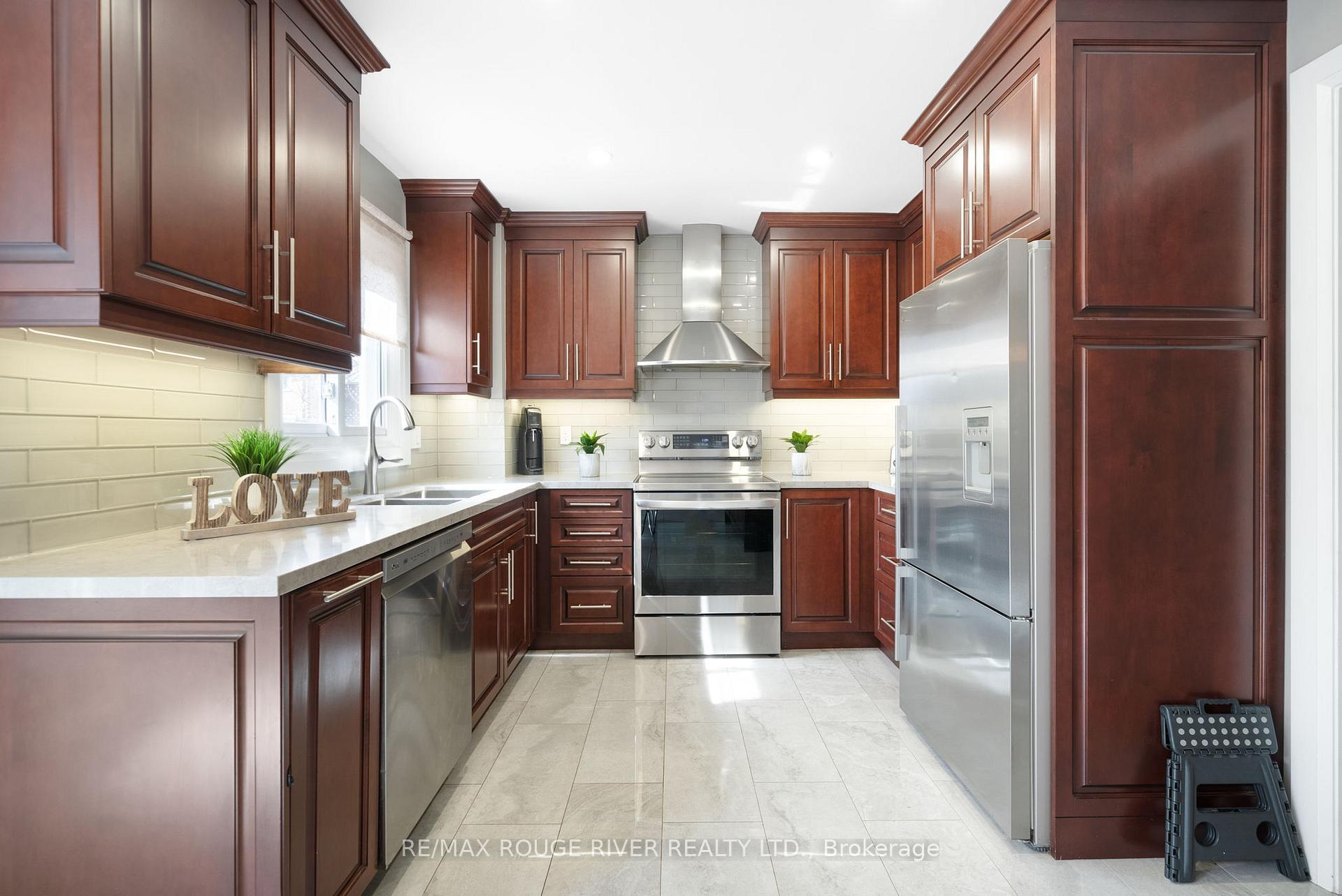 Photo 4 of 759 Aspen Road, Pickering, Amberlea — HOMEH
