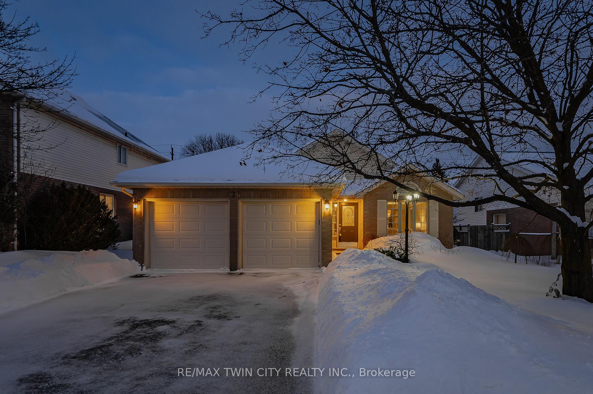 Photo 6 of 428 Timbercroft Crescent, Waterloo, Laurelwood — HOMEH
