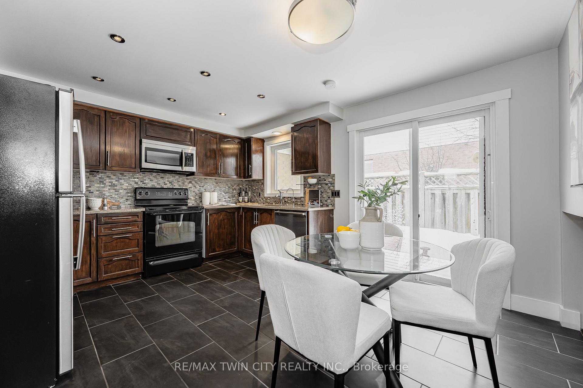 Photo 4 of 428 Timbercroft Crescent, Waterloo, Laurelwood — HOMEH