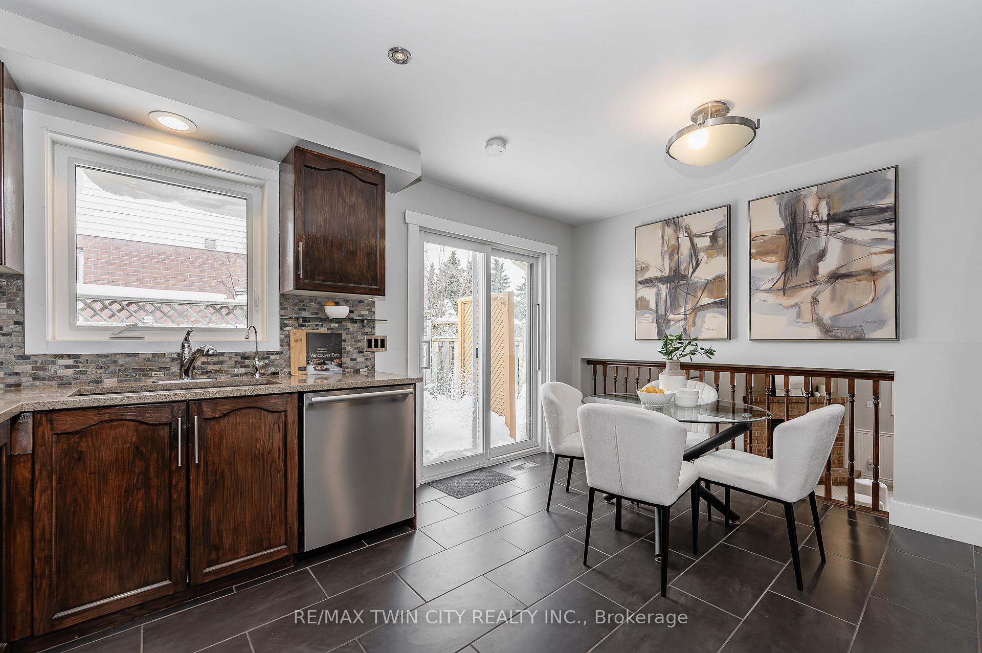 Photo 8 of 428 Timbercroft Crescent, Waterloo, Laurelwood — HOMEH