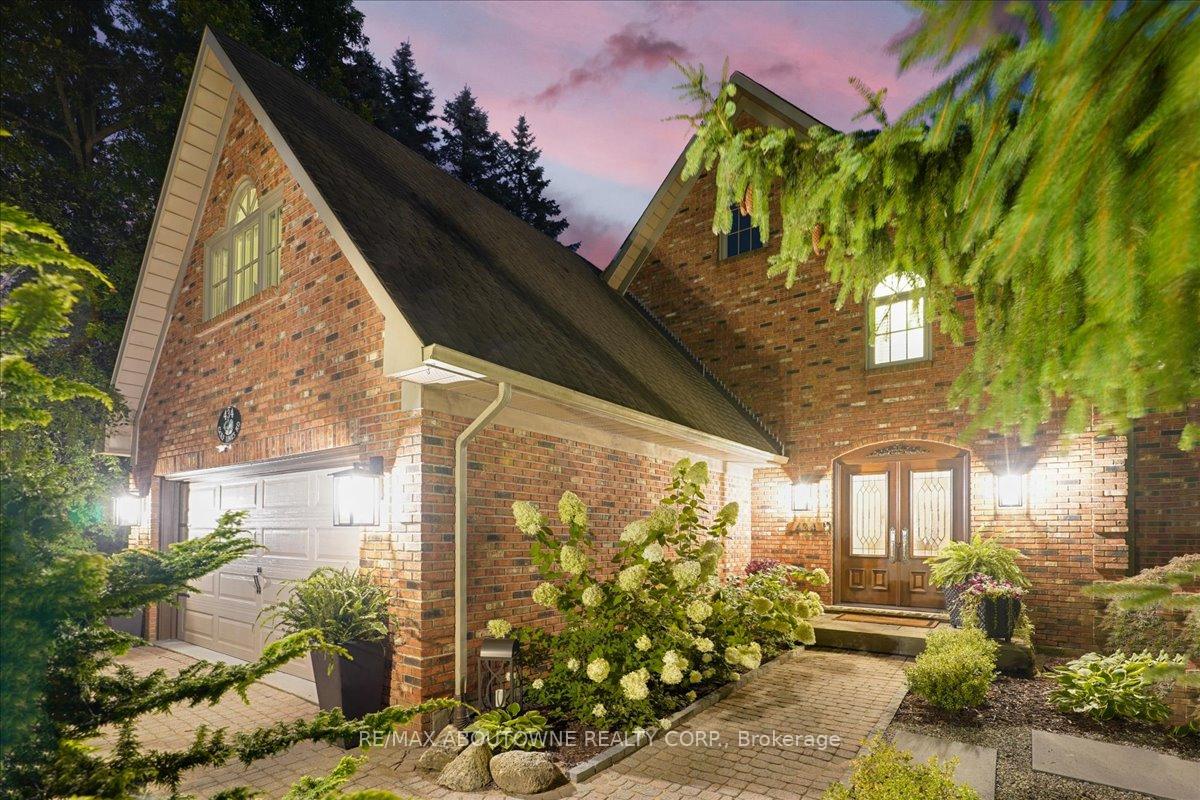 Photo 2 of 434 Golf Links Road, Hamilton, Ancaster — HOMEH