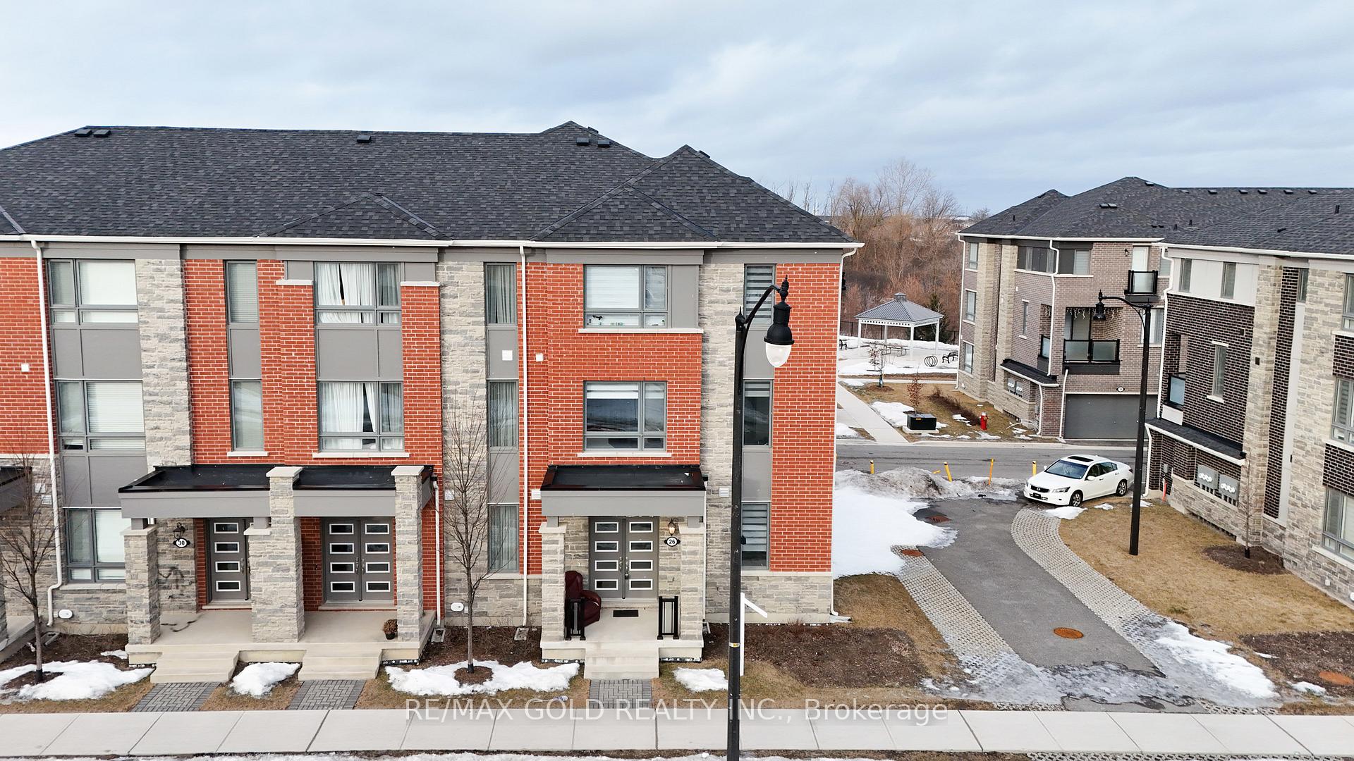 Photo 8 of 26 Summer Wind Lane, Brampton, Northwest Brampton — HOMEH