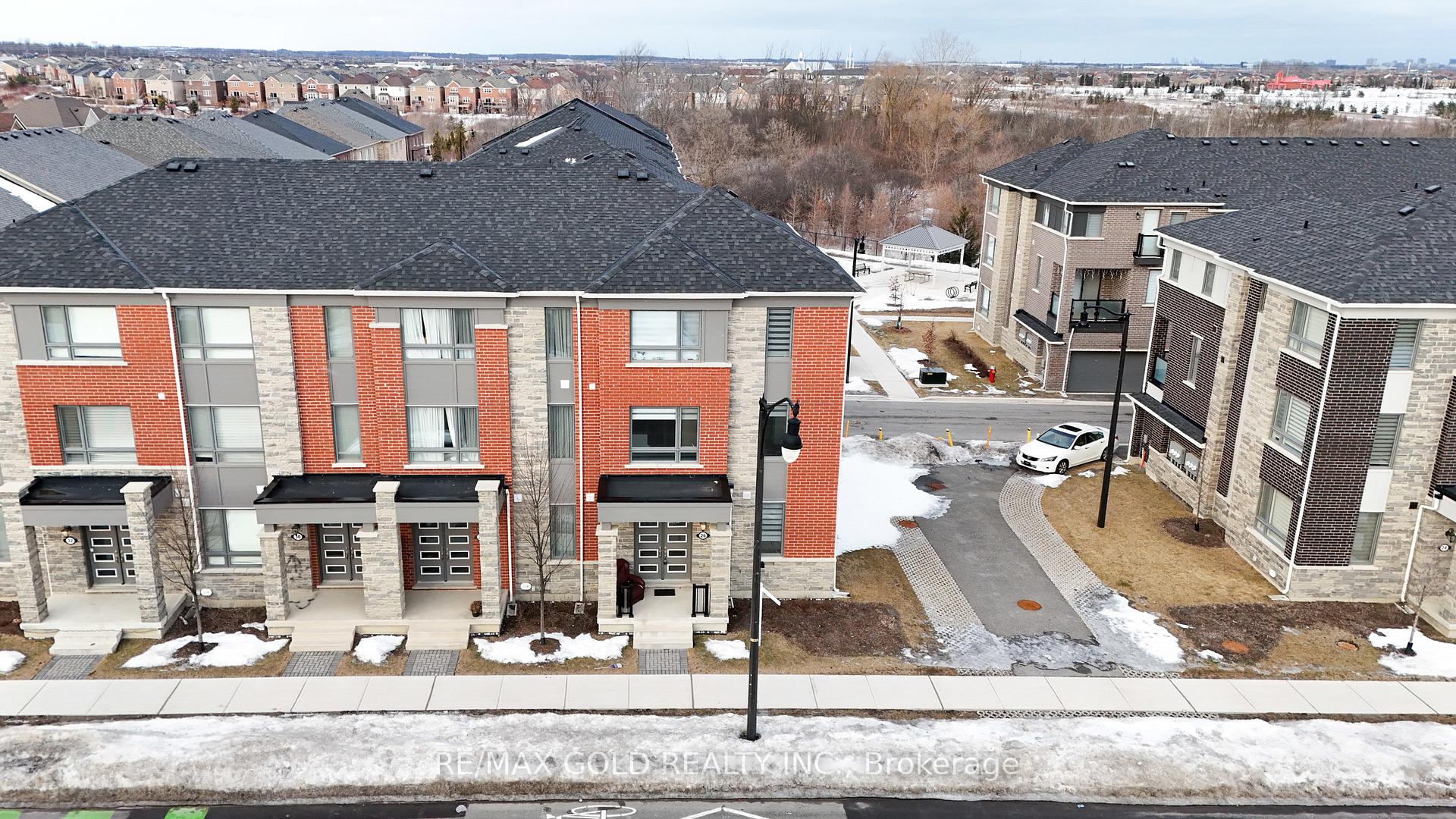 Photo 9 of 26 Summer Wind Lane, Brampton, Northwest Brampton — HOMEH