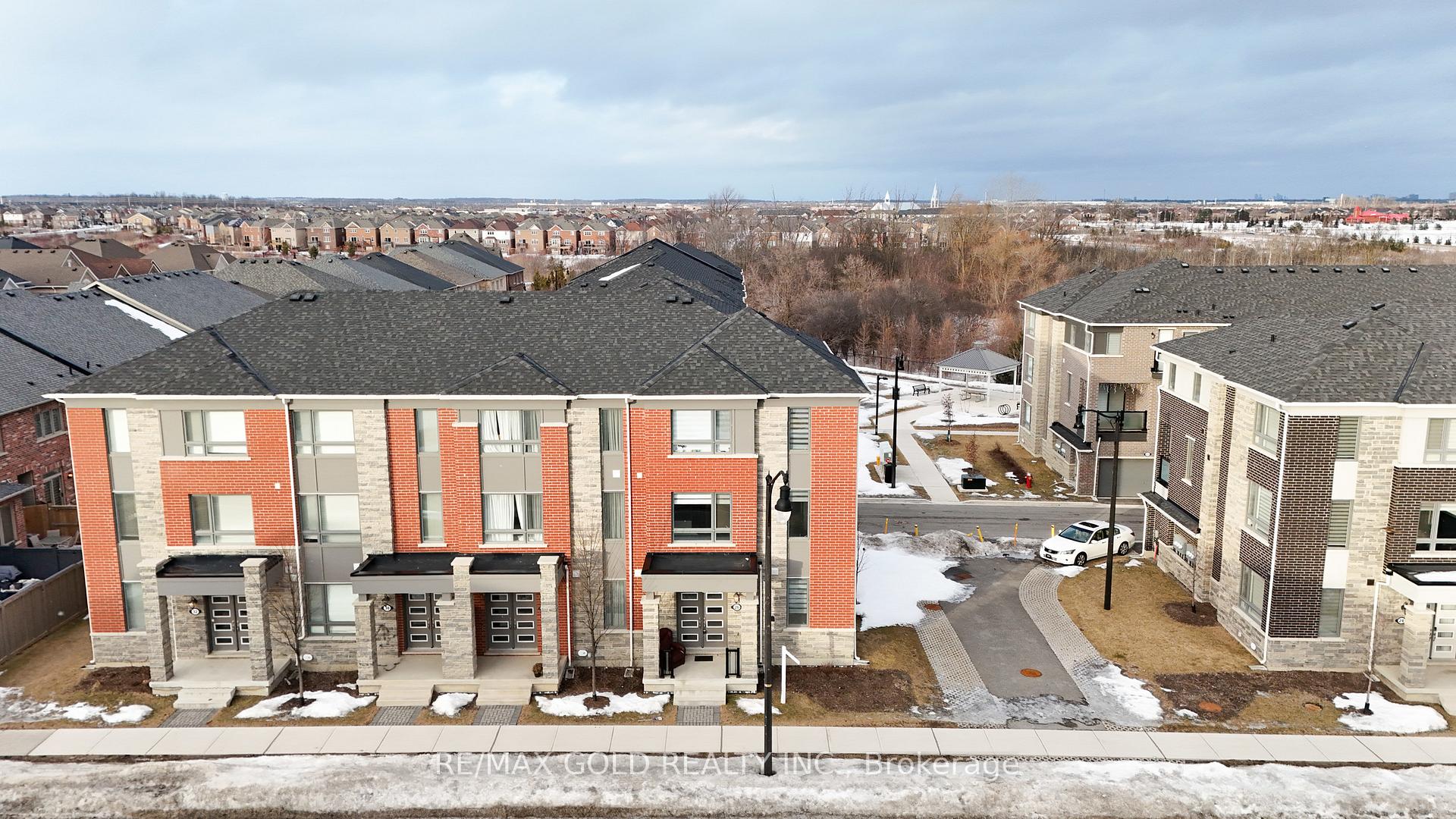 Photo 11 of 26 Summer Wind Lane, Brampton, Northwest Brampton — HOMEH