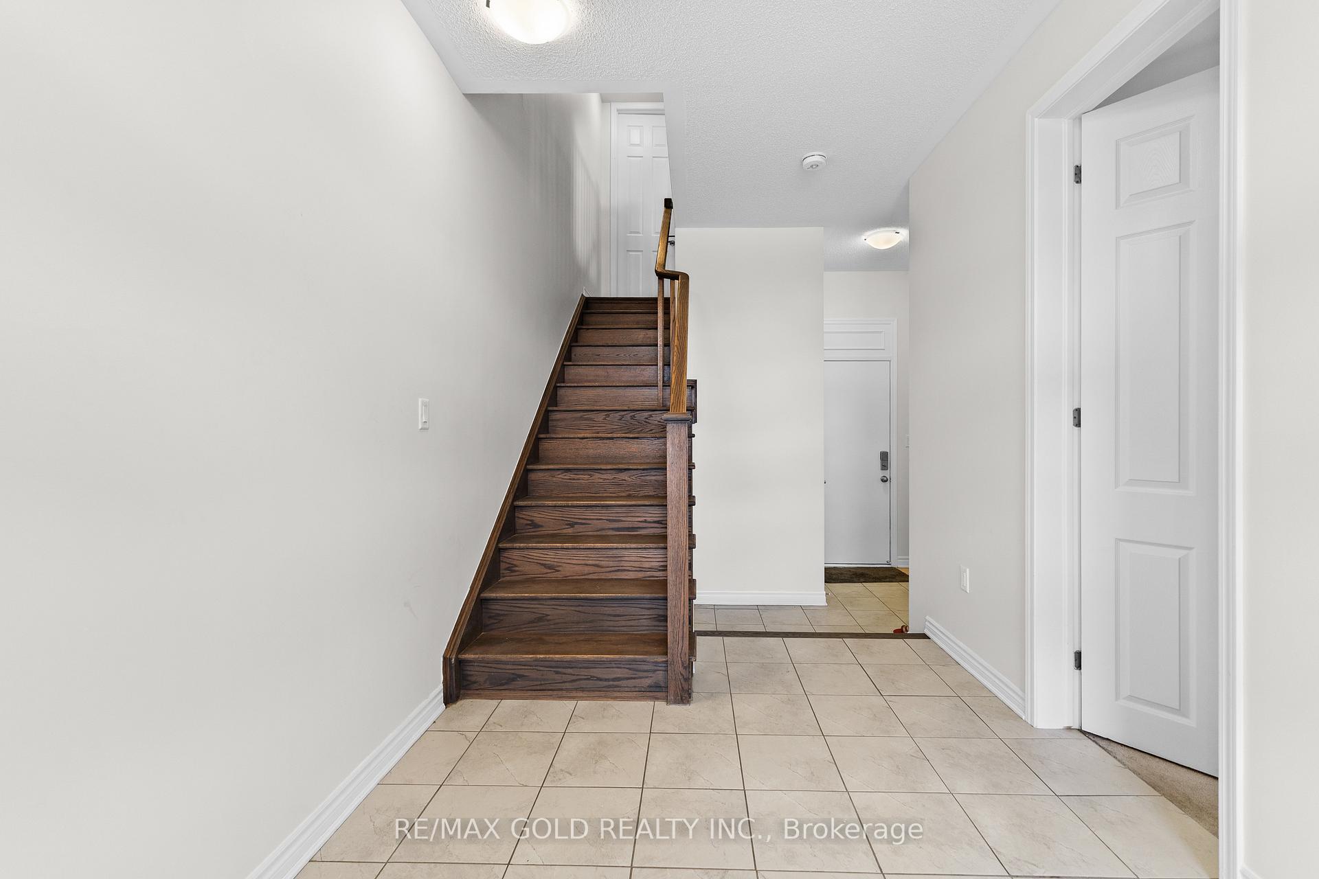 Photo 6 of 26 Summer Wind Lane, Brampton, Northwest Brampton — HOMEH