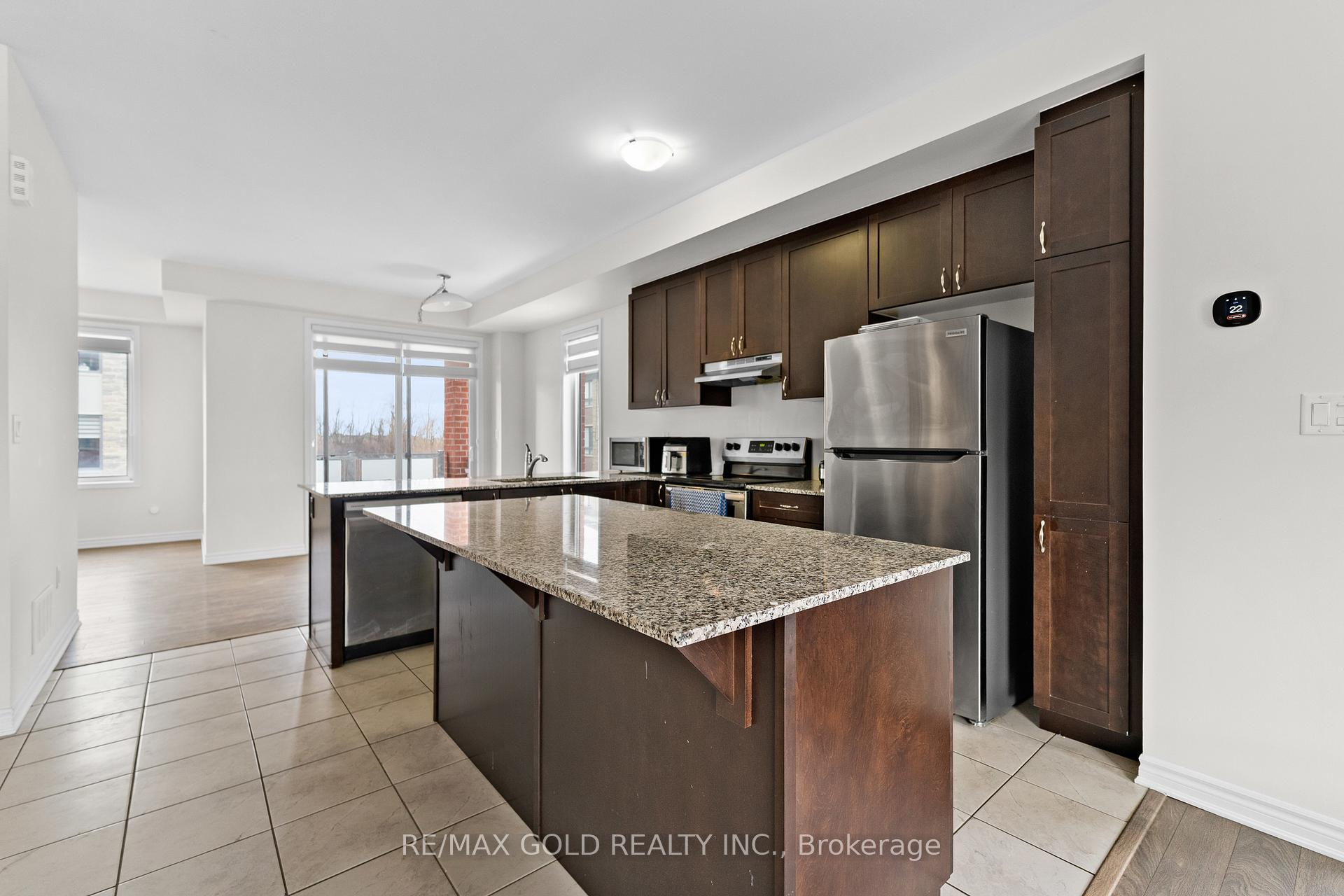 Photo 12 of 26 Summer Wind Lane, Brampton, Northwest Brampton — HOMEH
