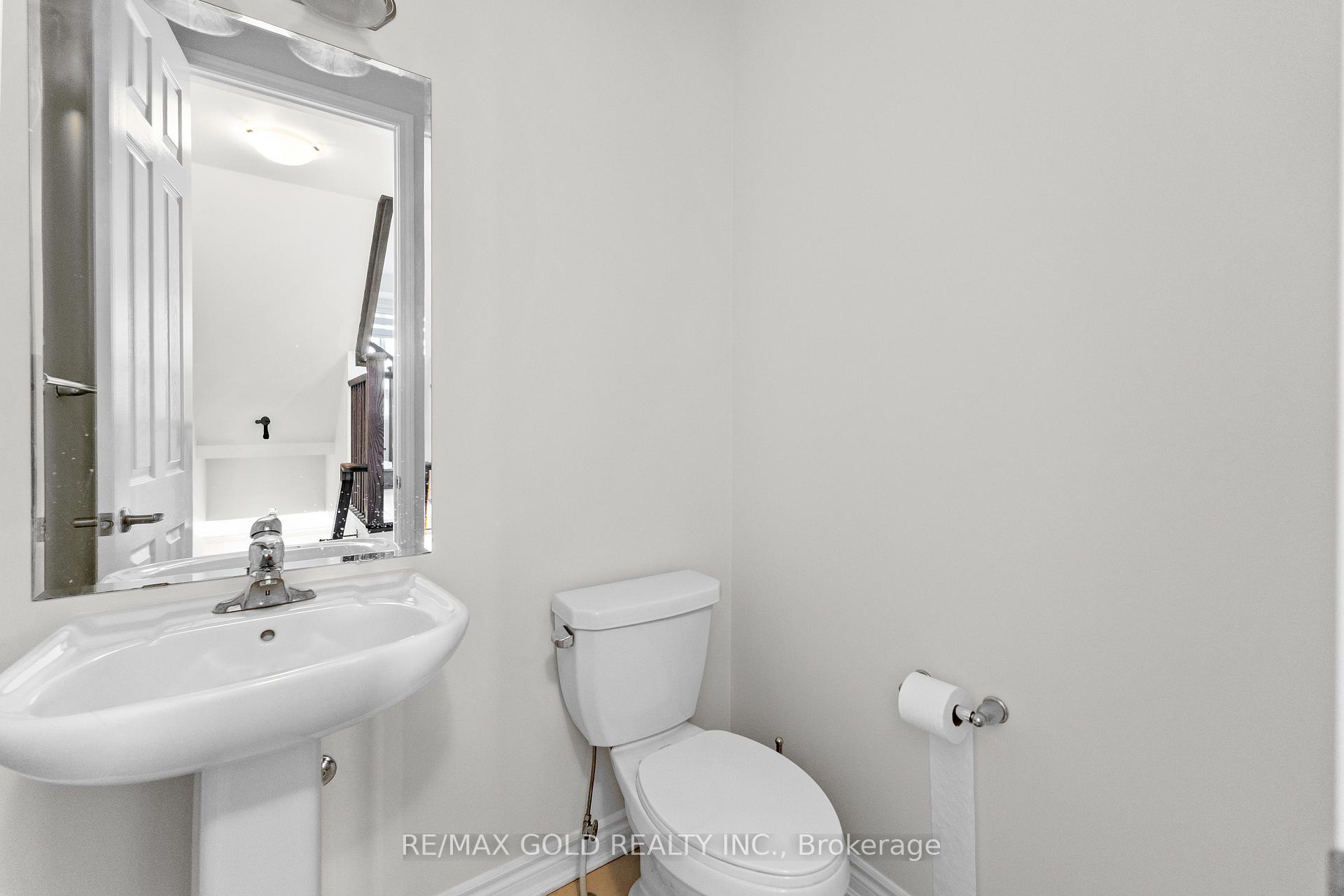 Photo 5 of 26 Summer Wind Lane, Brampton, Northwest Brampton — HOMEH