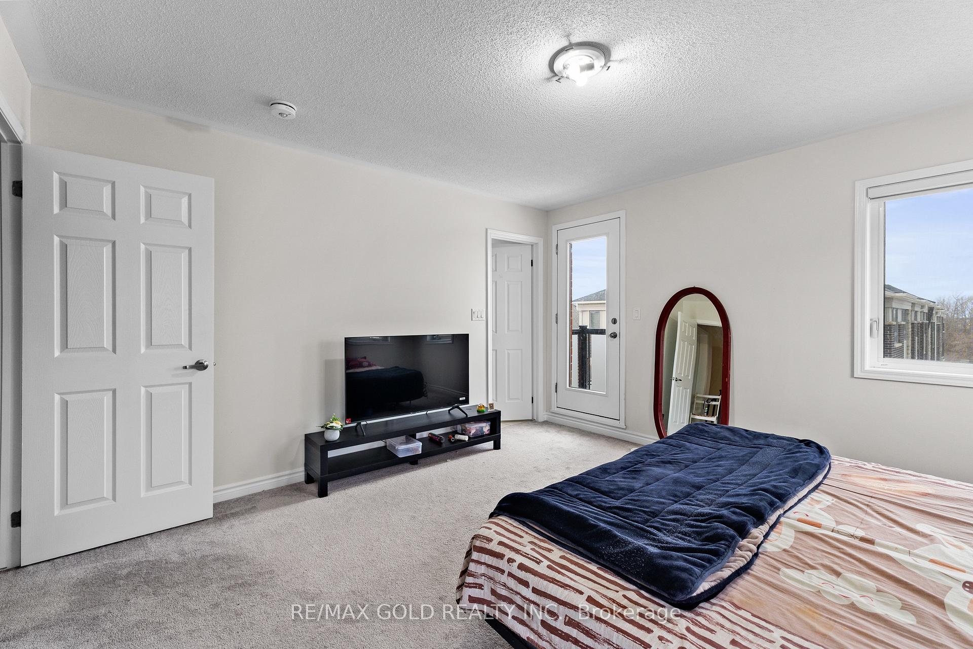 Photo 10 of 26 Summer Wind Lane, Brampton, Northwest Brampton — HOMEH