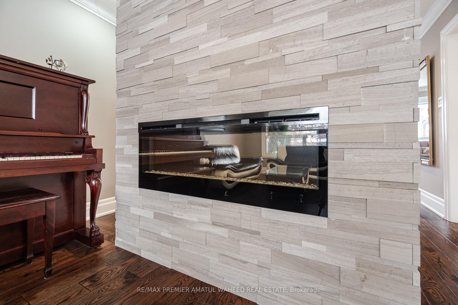 Photo 4 of 166 Killian Road, Vaughan, Maple — HOMEH