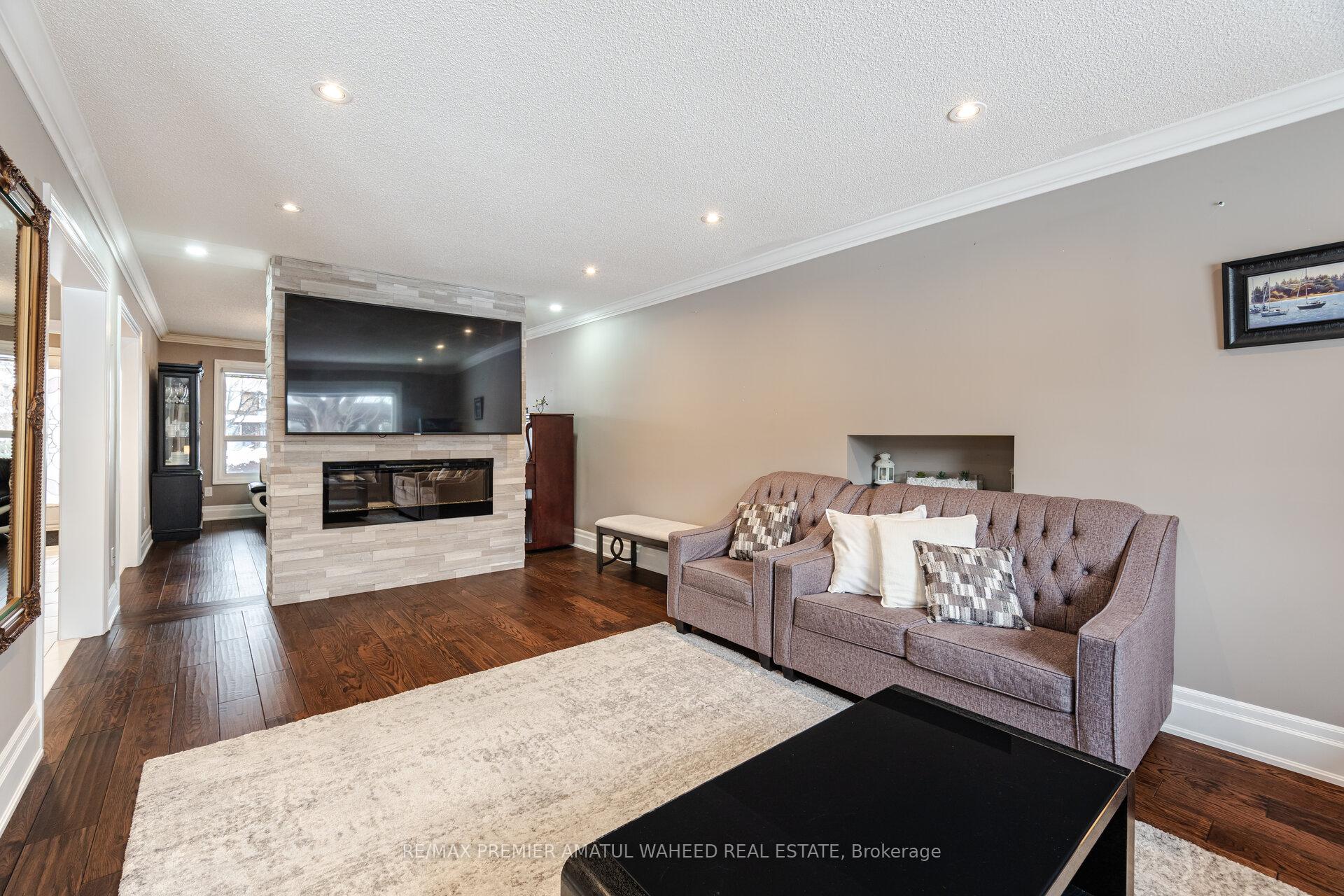 Photo 11 of 166 Killian Road, Vaughan, Maple — HOMEH