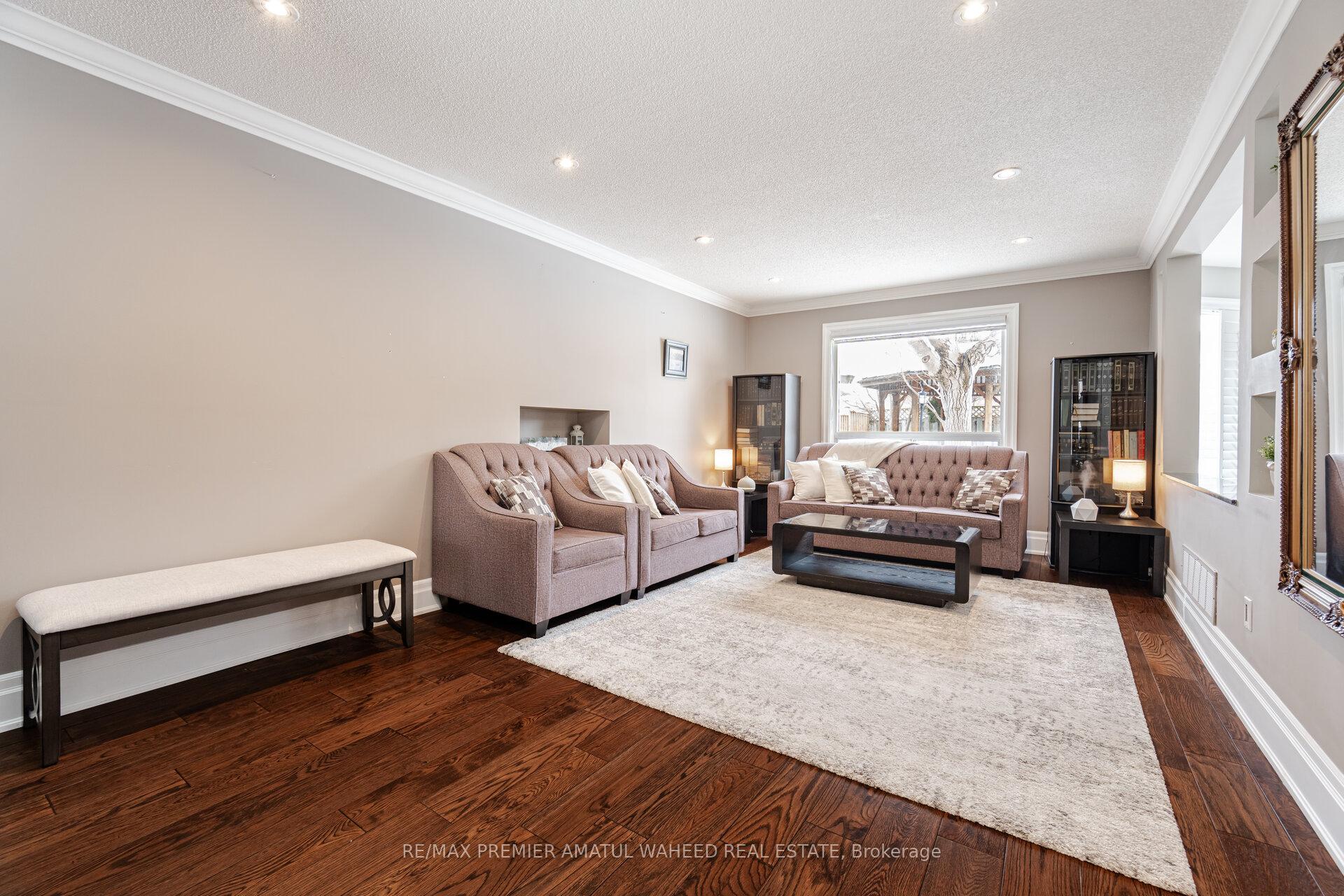 Photo 7 of 166 Killian Road, Vaughan, Maple — HOMEH