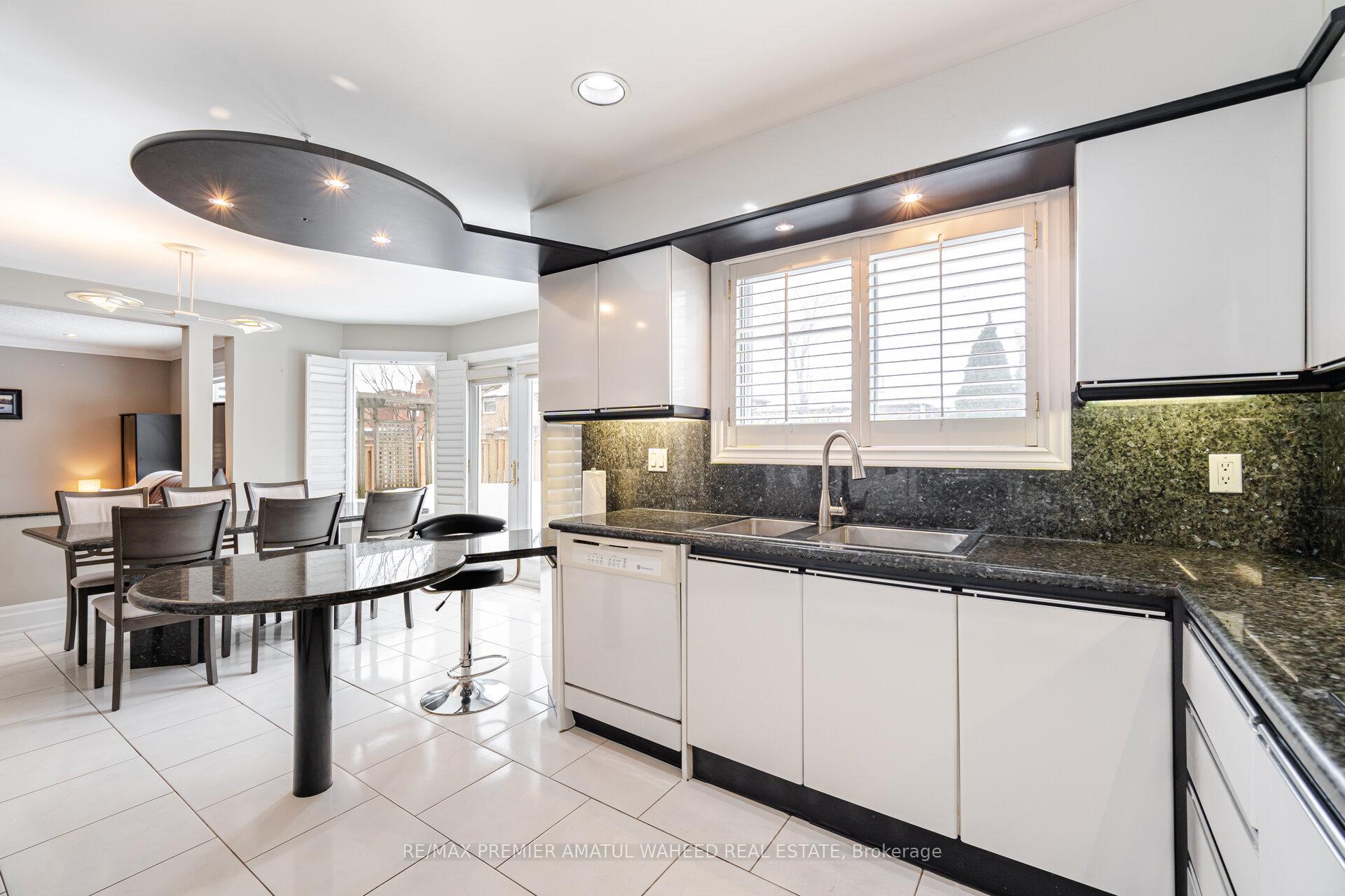 Photo 10 of 166 Killian Road, Vaughan, Maple — HOMEH