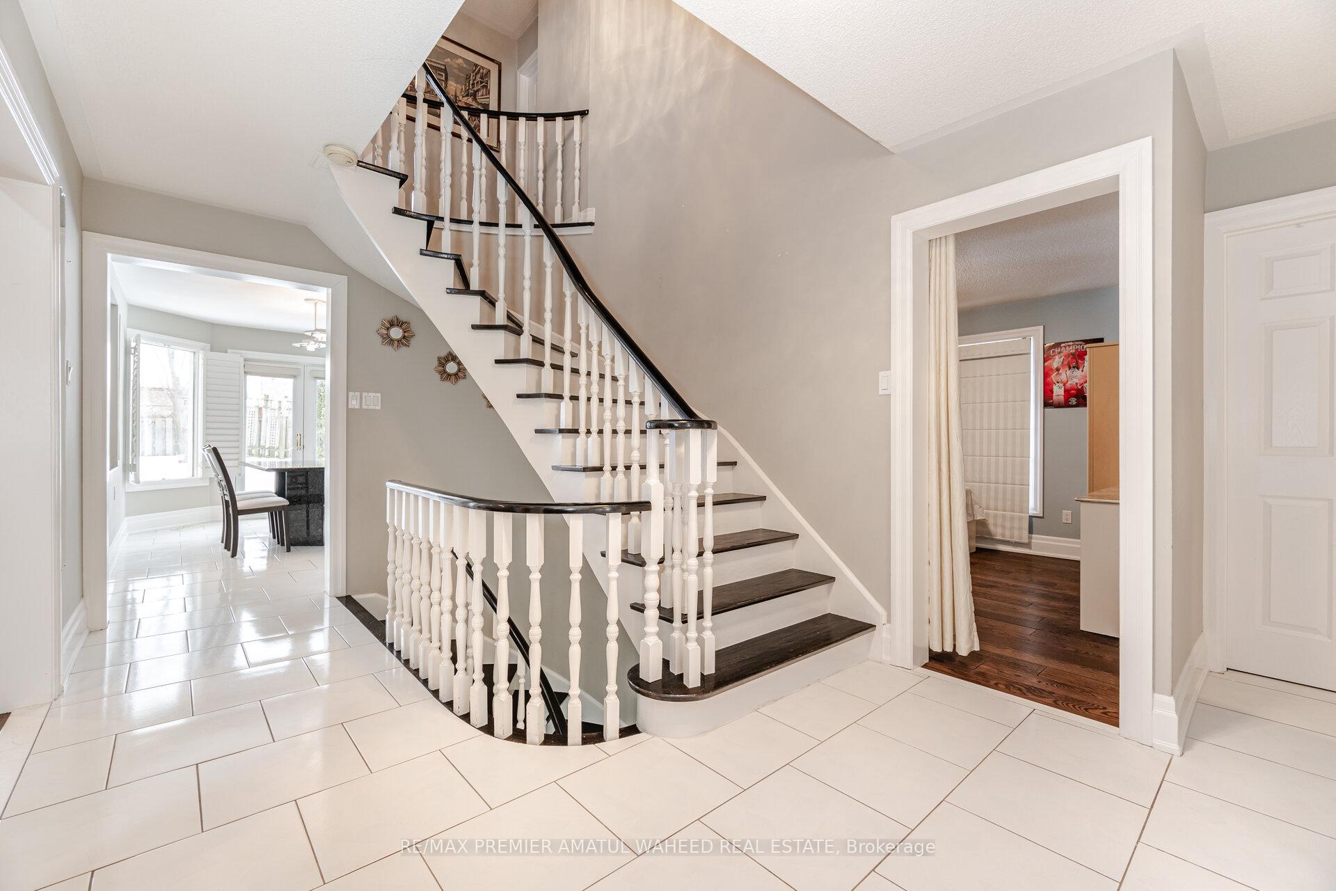 Photo 6 of 166 Killian Road, Vaughan, Maple — HOMEH