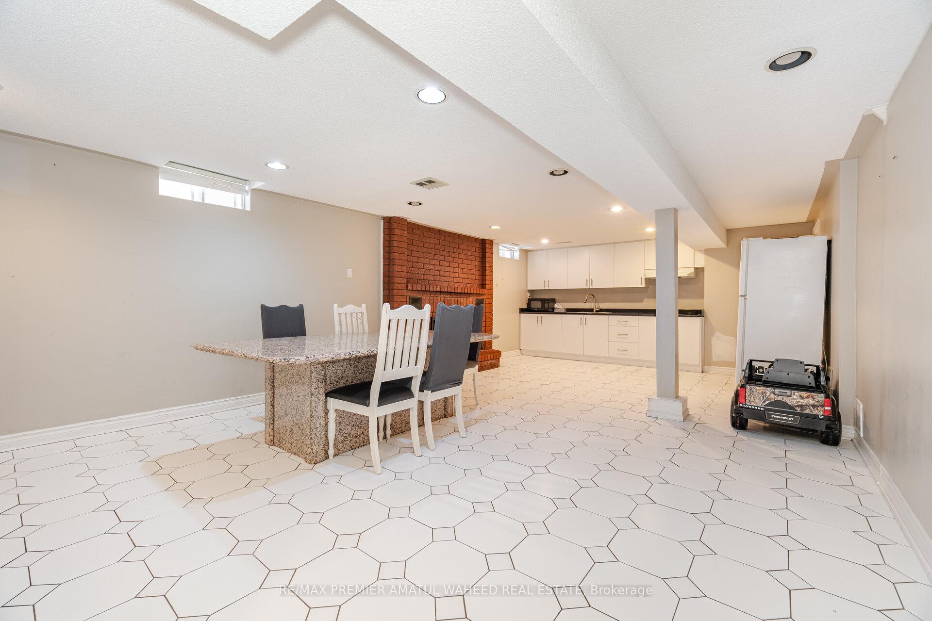 Photo 26 of 166 Killian Road, Vaughan, Maple — HOMEH