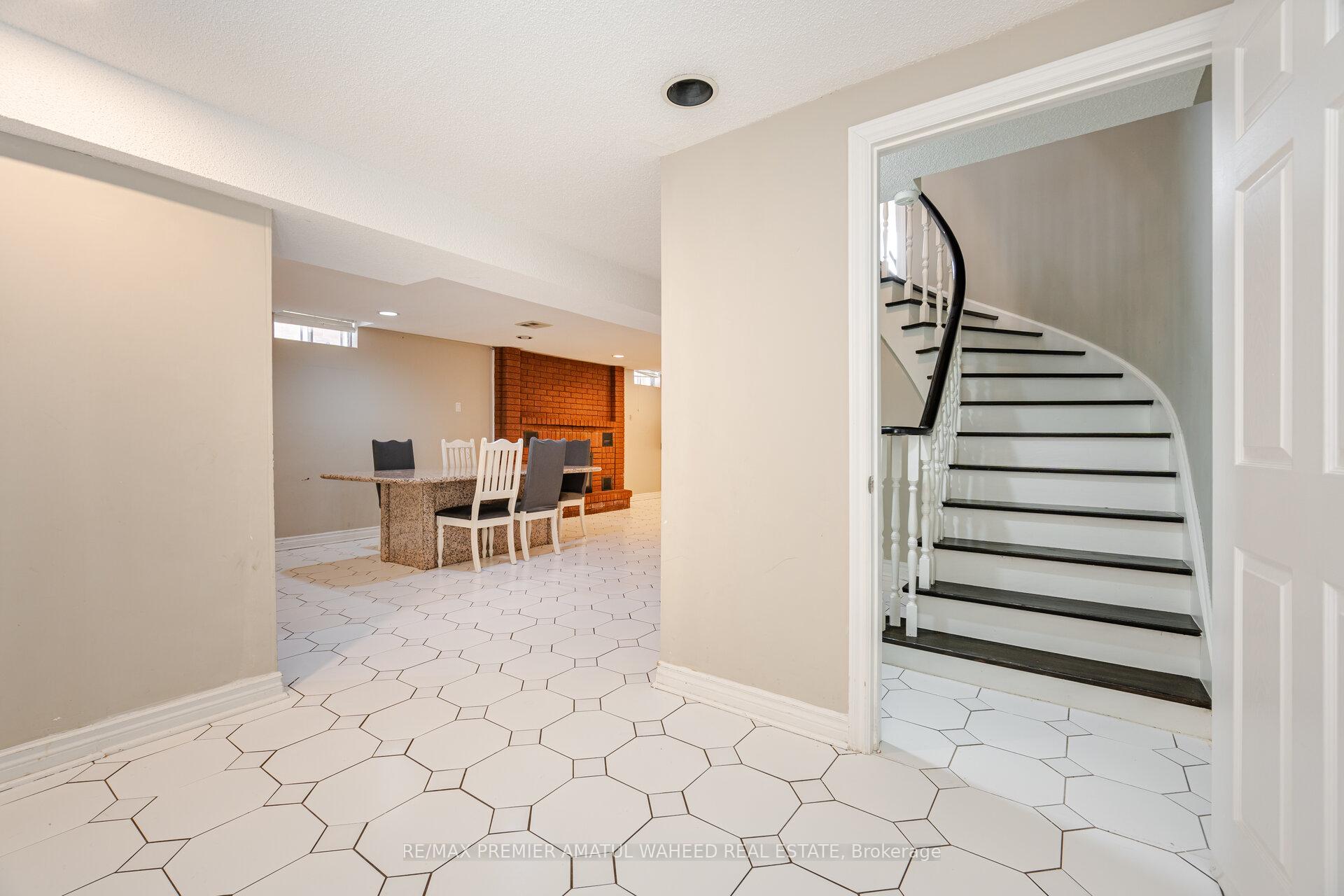 Photo 43 of 166 Killian Road, Vaughan, Maple — HOMEH