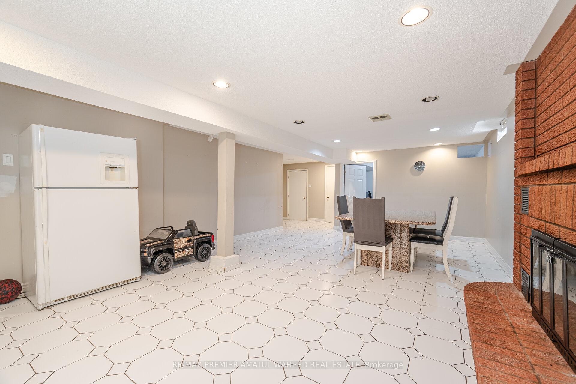Photo 34 of 166 Killian Road, Vaughan, Maple — HOMEH