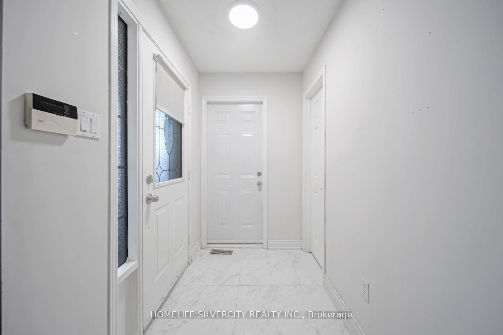 Photo 3 of 63 Olympia Crescent, Brampton, Fletcher's Meadow — HOMEH