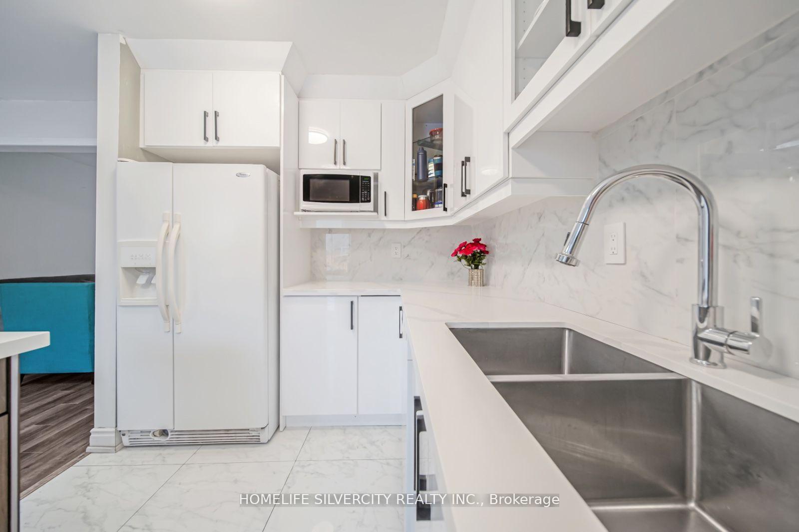 Photo 4 of 63 Olympia Crescent, Brampton, Fletcher's Meadow — HOMEH