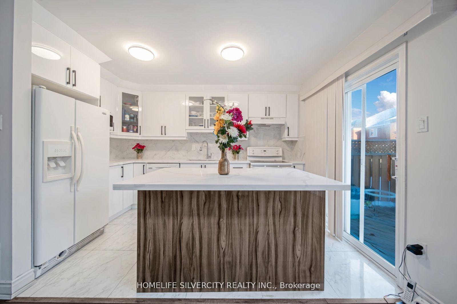 Photo 8 of 63 Olympia Crescent, Brampton, Fletcher's Meadow — HOMEH