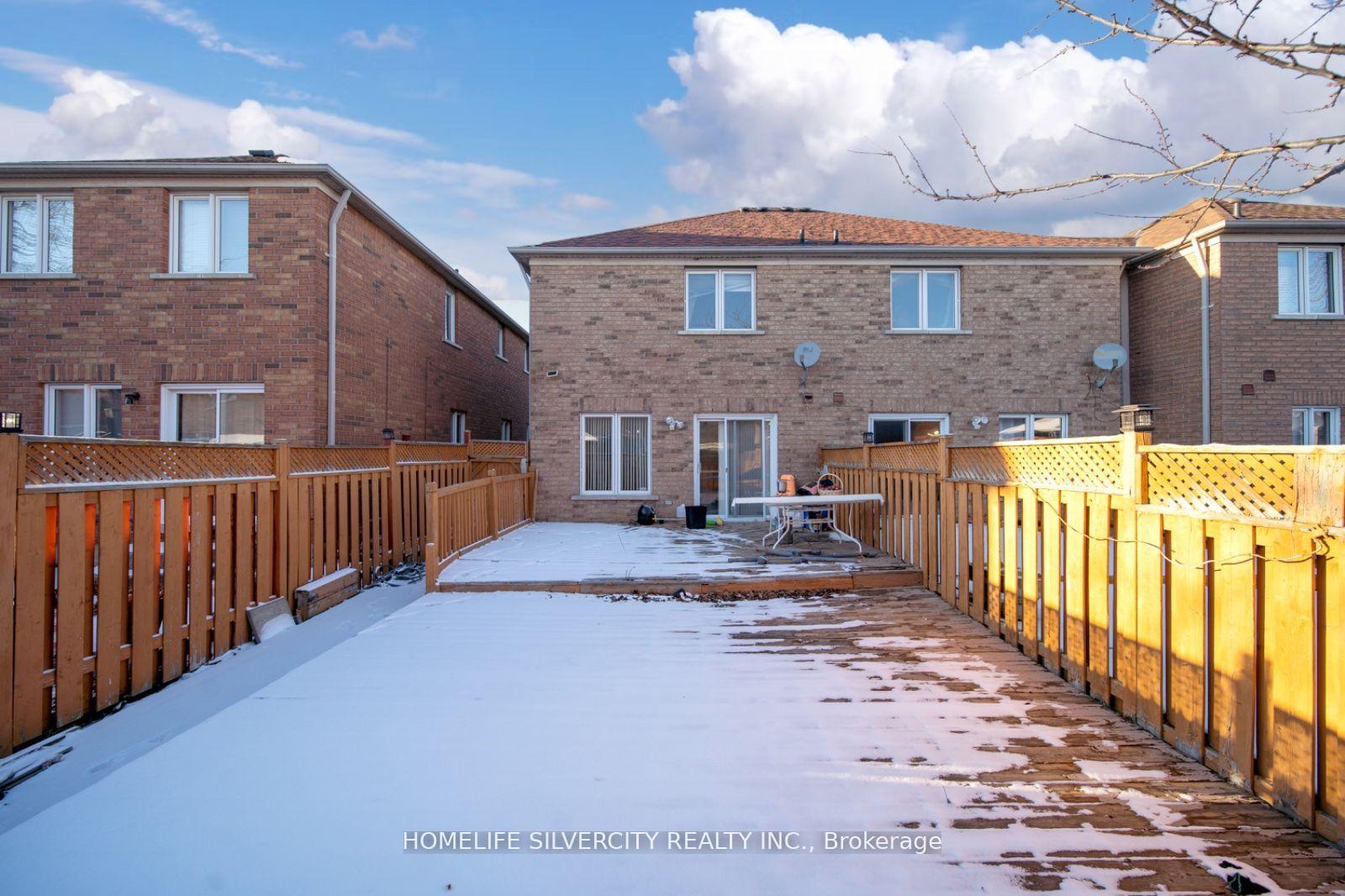 Photo 23 of 63 Olympia Crescent, Brampton, Fletcher's Meadow — HOMEH