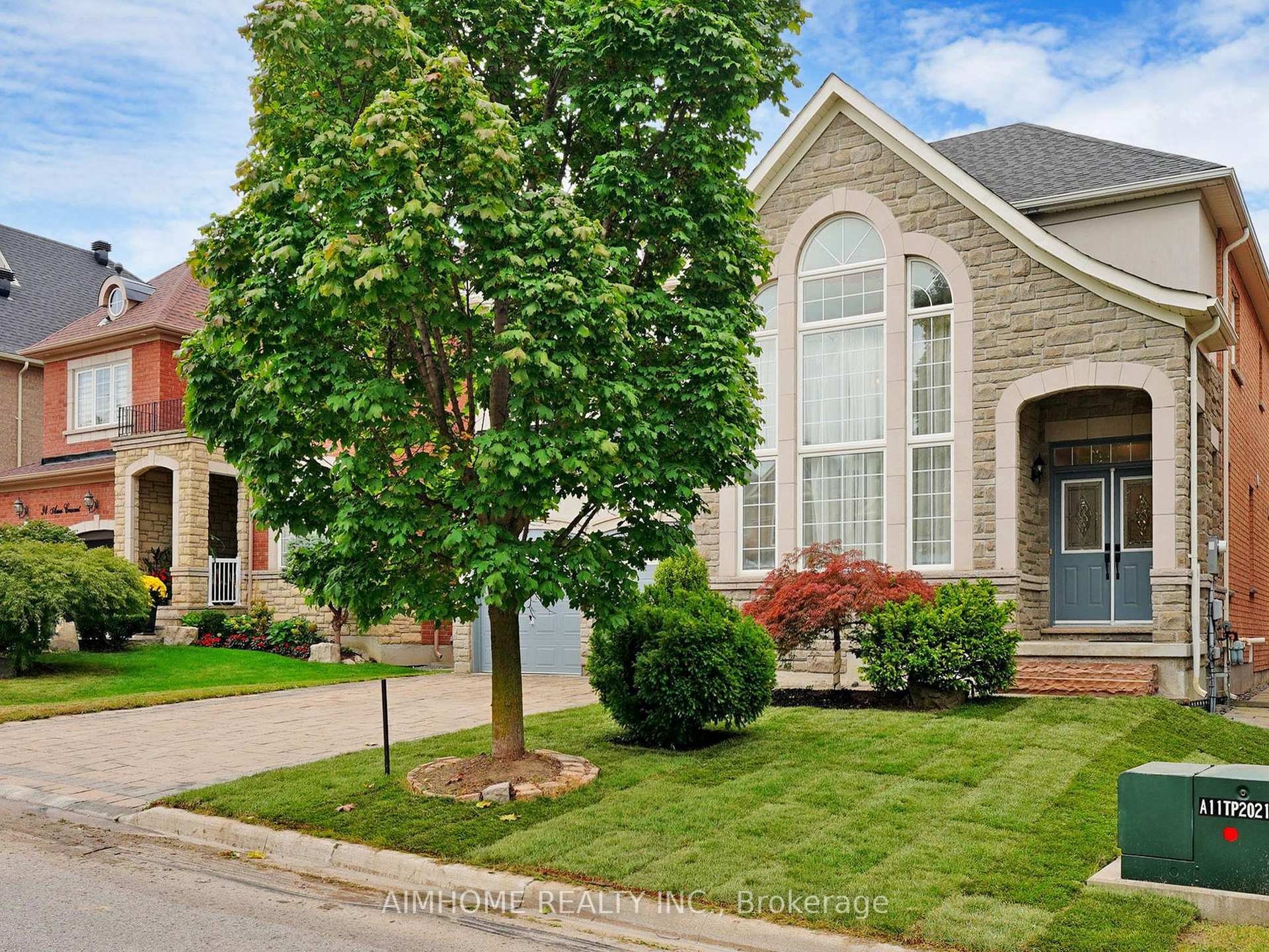 Photo 4 of 98 Ames Crescent, Aurora, Bayview Northeast — HOMEH