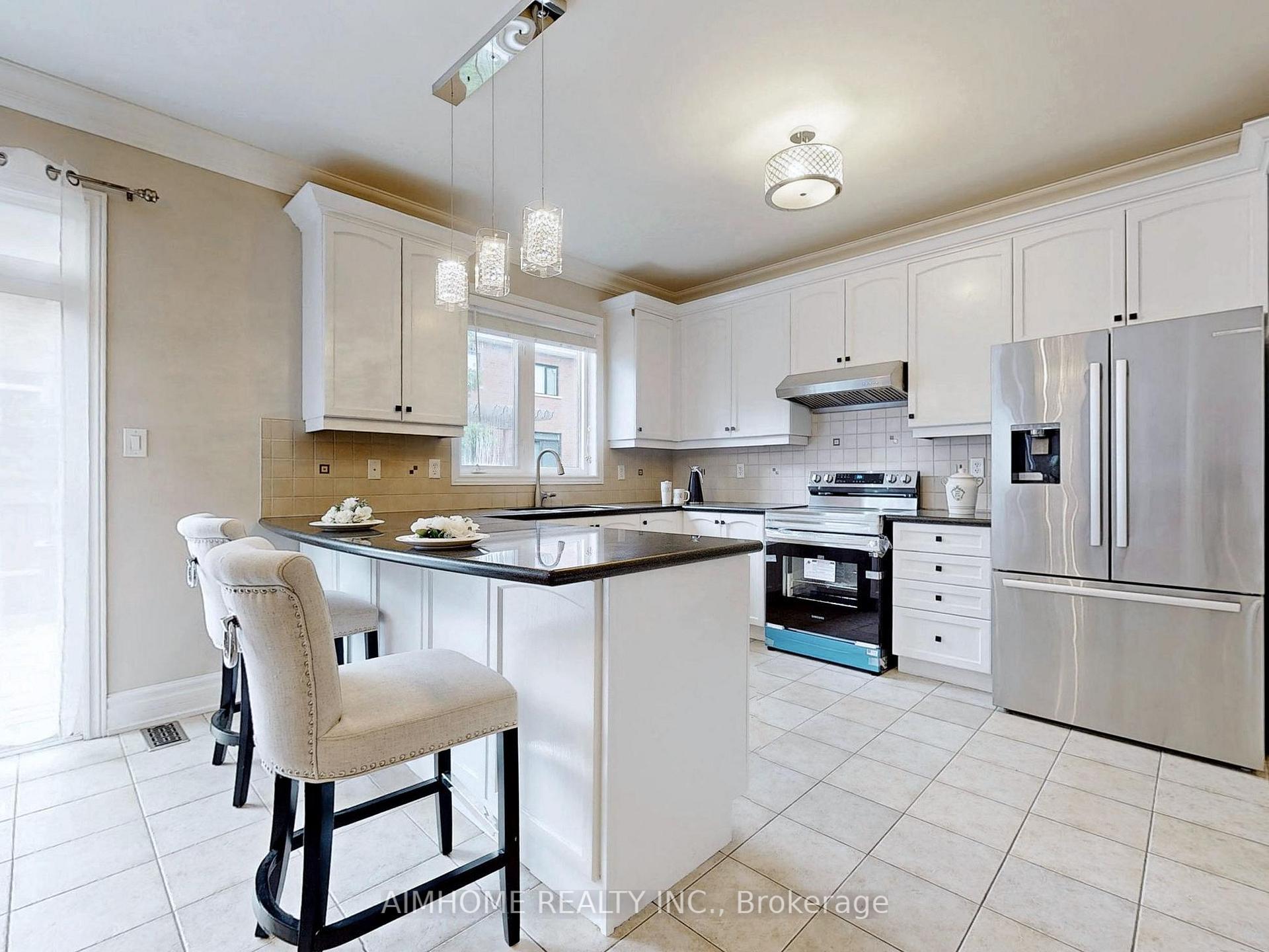 Photo 13 of 98 Ames Crescent, Aurora, Bayview Northeast — HOMEH