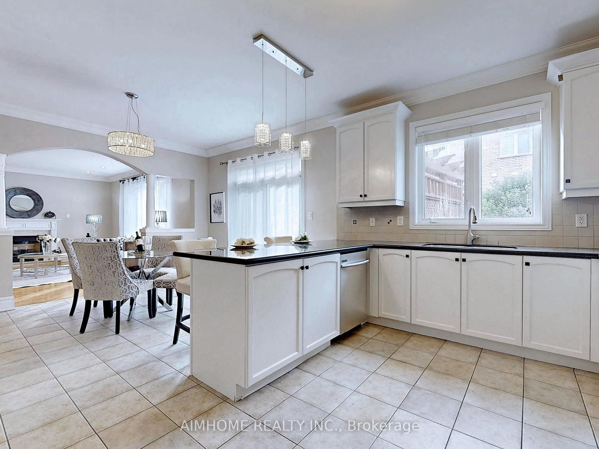 Photo 18 of 98 Ames Crescent, Aurora, Bayview Northeast — HOMEH